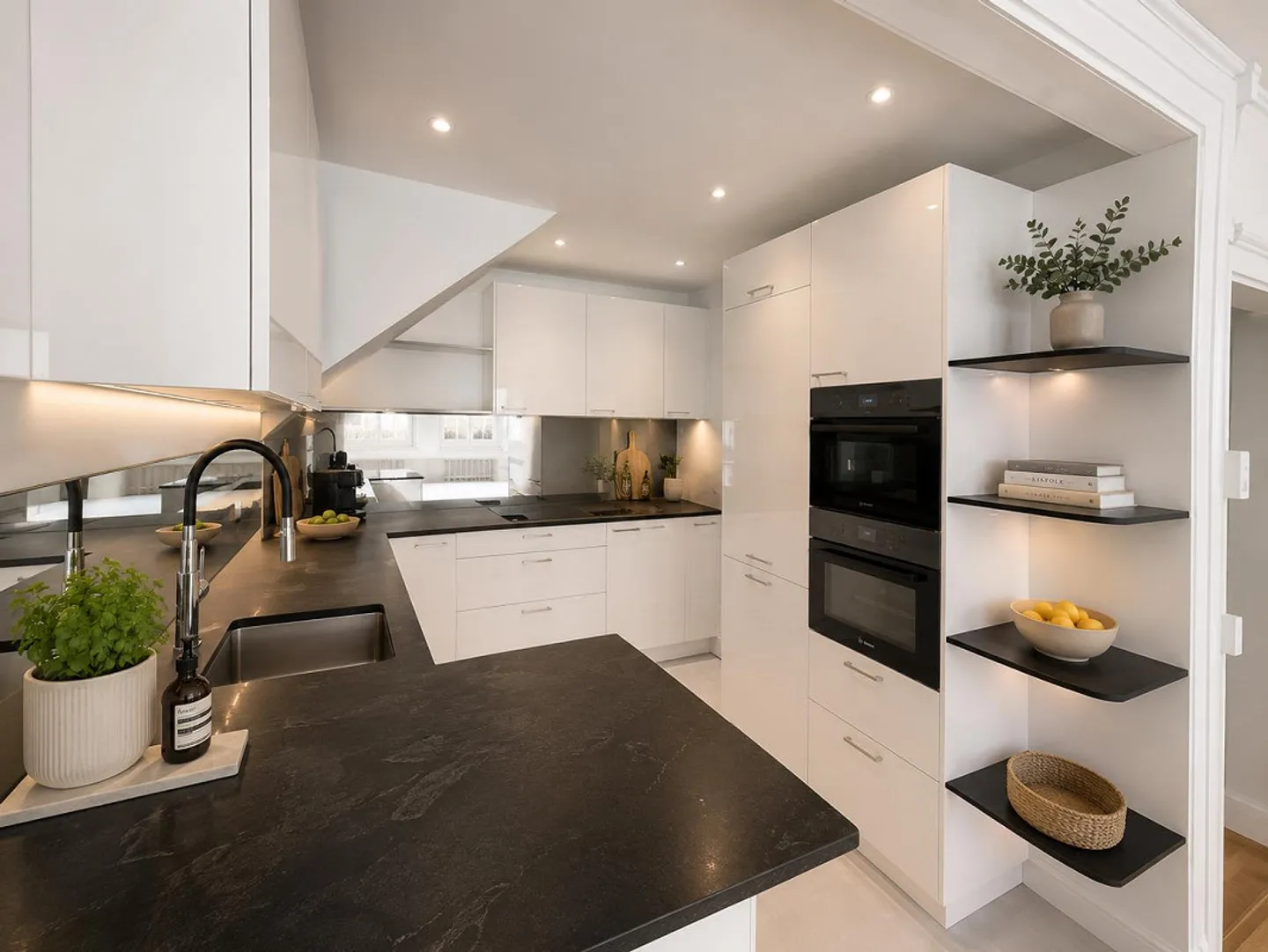 Au cœur de Soleure : Appartement de 3,5 pièces récemment rénové dans la vieille ville - Photo 1 sur 10