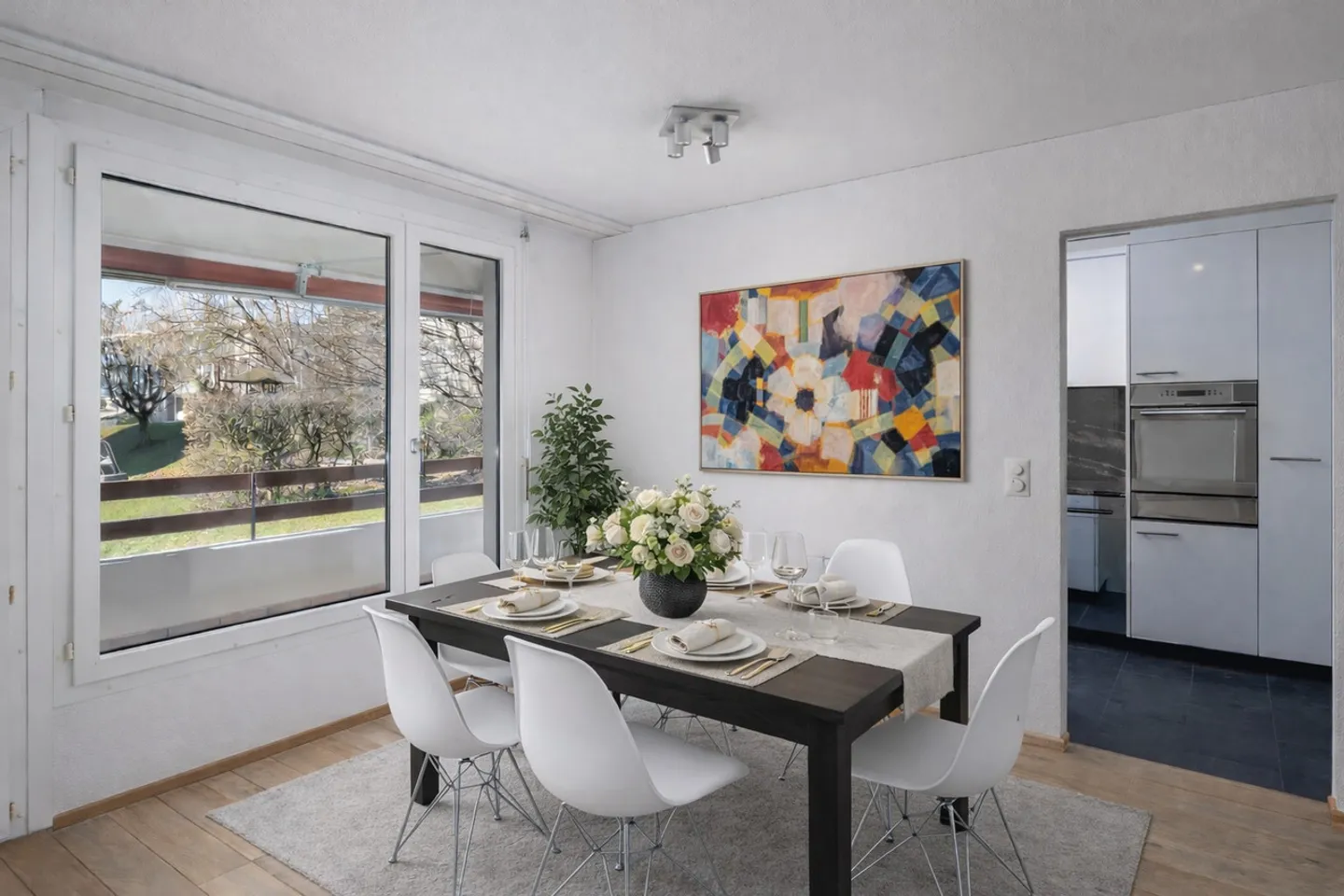 3.5-Room Raised Ground Floor Apartment in a Quiet Residential Area - Photo 3 of 9