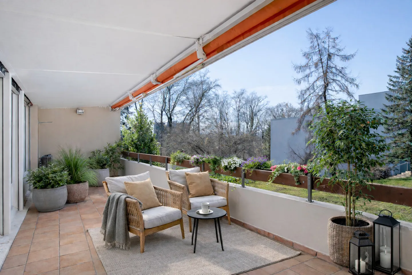 3.5-Room Raised Ground Floor Apartment in a Quiet Residential Area - Photo 1 of 9