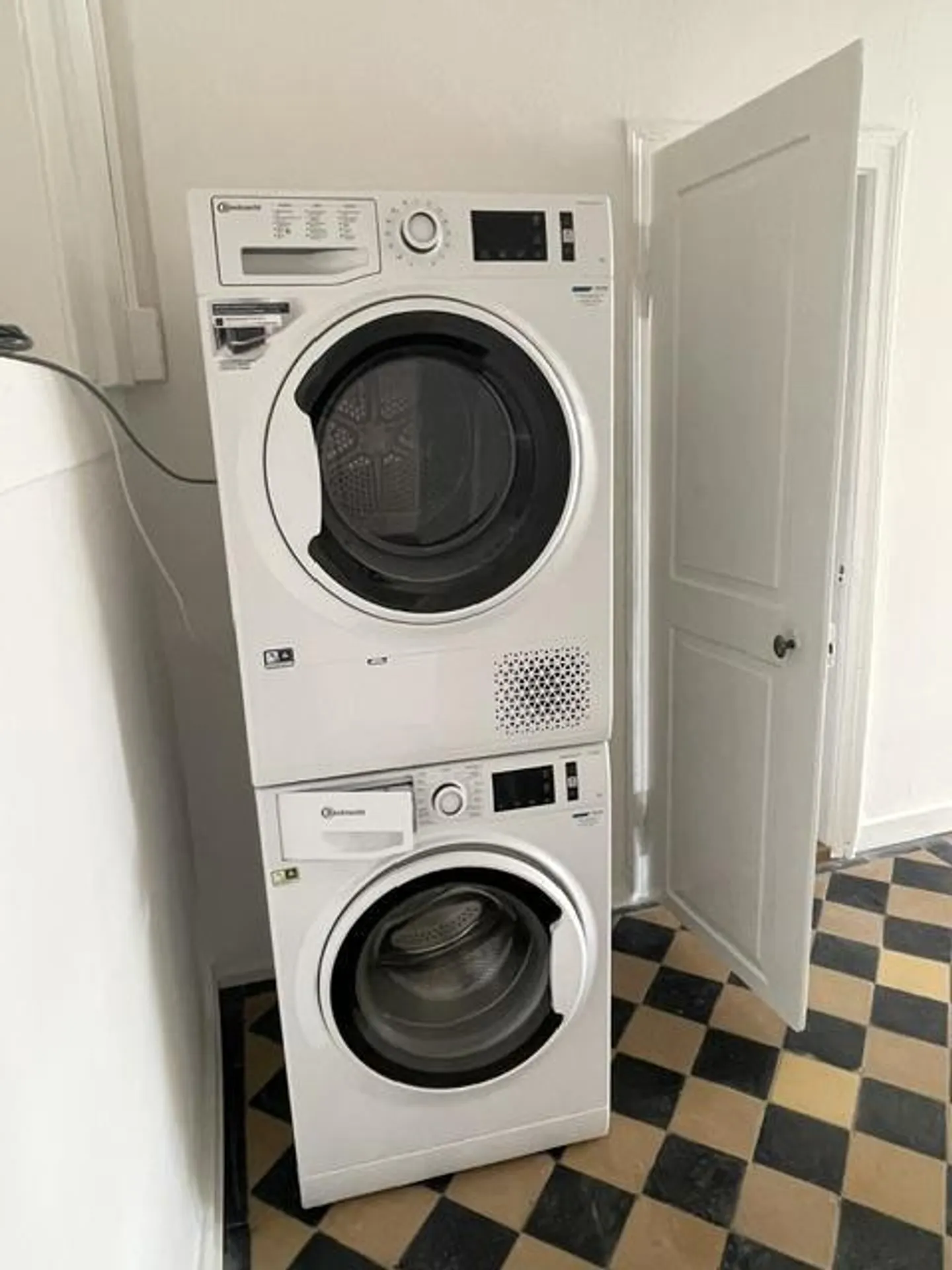 Au cœur de Soleure : Appartement de 3,5 pièces récemment rénové dans la vieille ville - Photo 9 sur 10