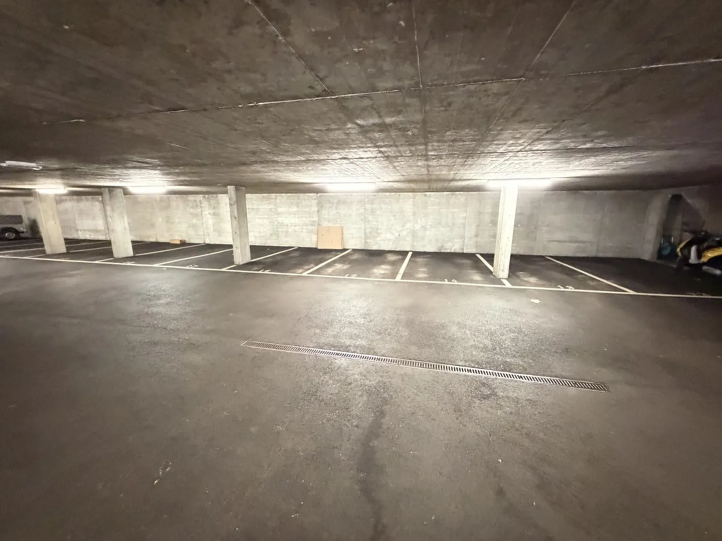 Unterirdische Parkplätze - Foto 3 von 4