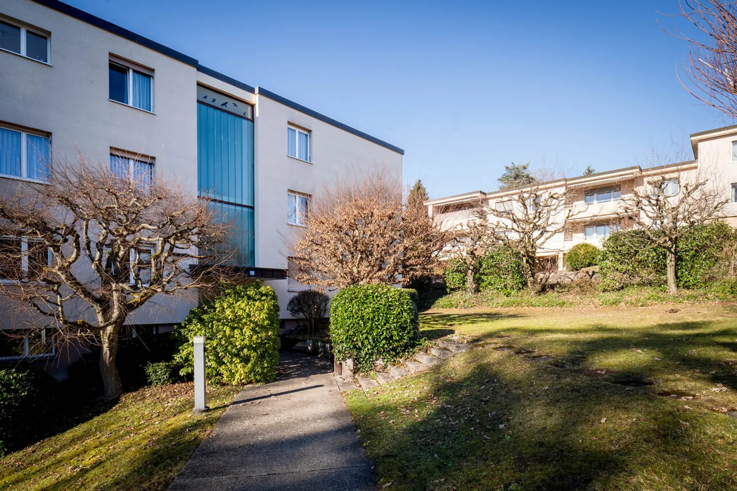 3.5-Room Raised Ground Floor Apartment in a Quiet Residential Area - Photo 9 of 9