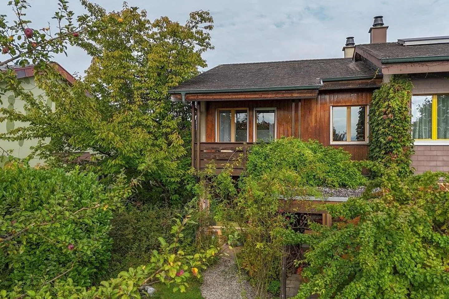 Elegante casa unifamiliare in un ambiente verde - Foto 1 di 13