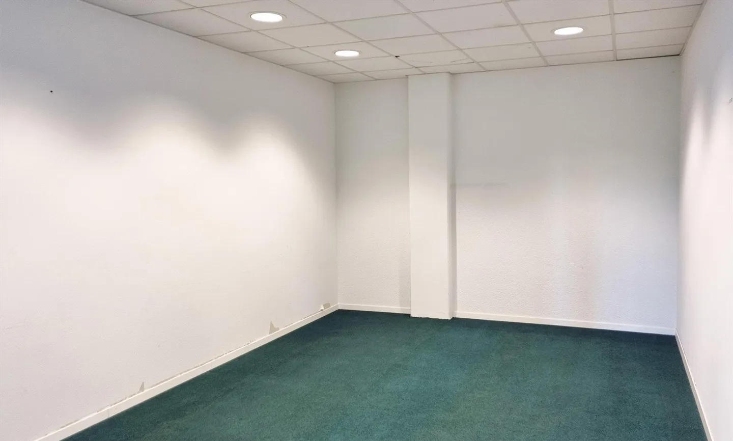 Spazio ufficio spazioso con orientamento nord - Edificio commerciale Sennweid - Foto 6 di 7