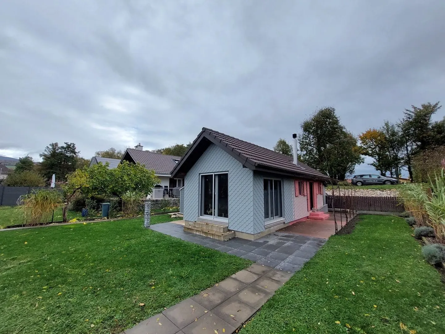 Charmantes Chalet in ruhiger Umgebung, in unmittelbarer Nähe des Sees - Foto 1 von 10