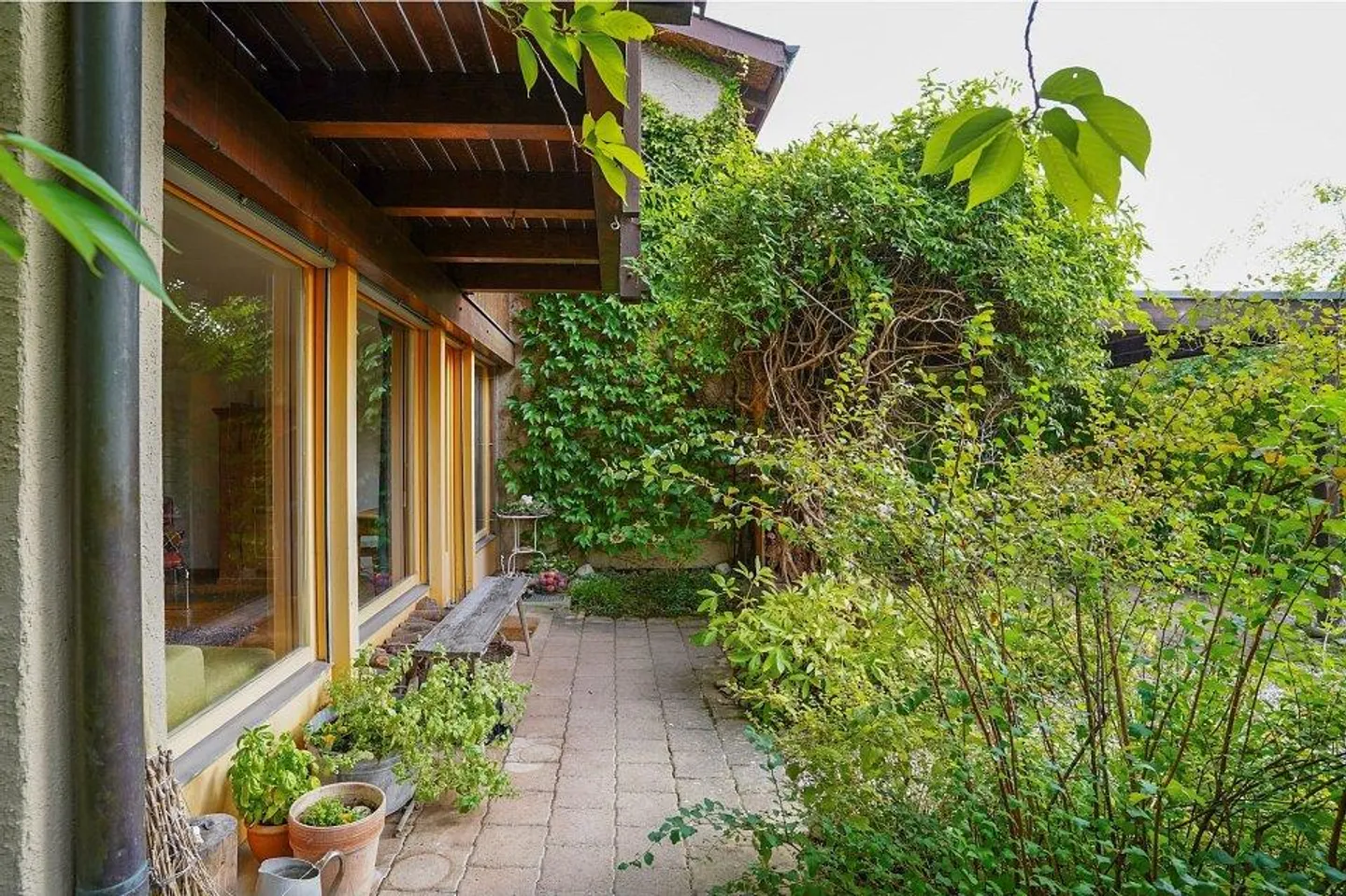 Elegante casa unifamiliare in un ambiente verde - Foto 5 di 13