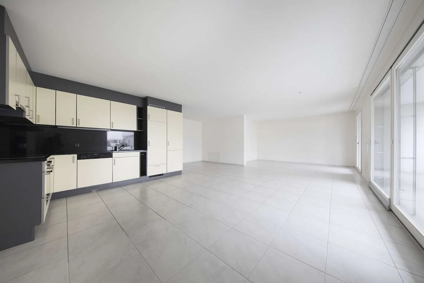 Superbe appartement au rez-de-chaussée avec coin salon confortable - Photo 2 sur 9