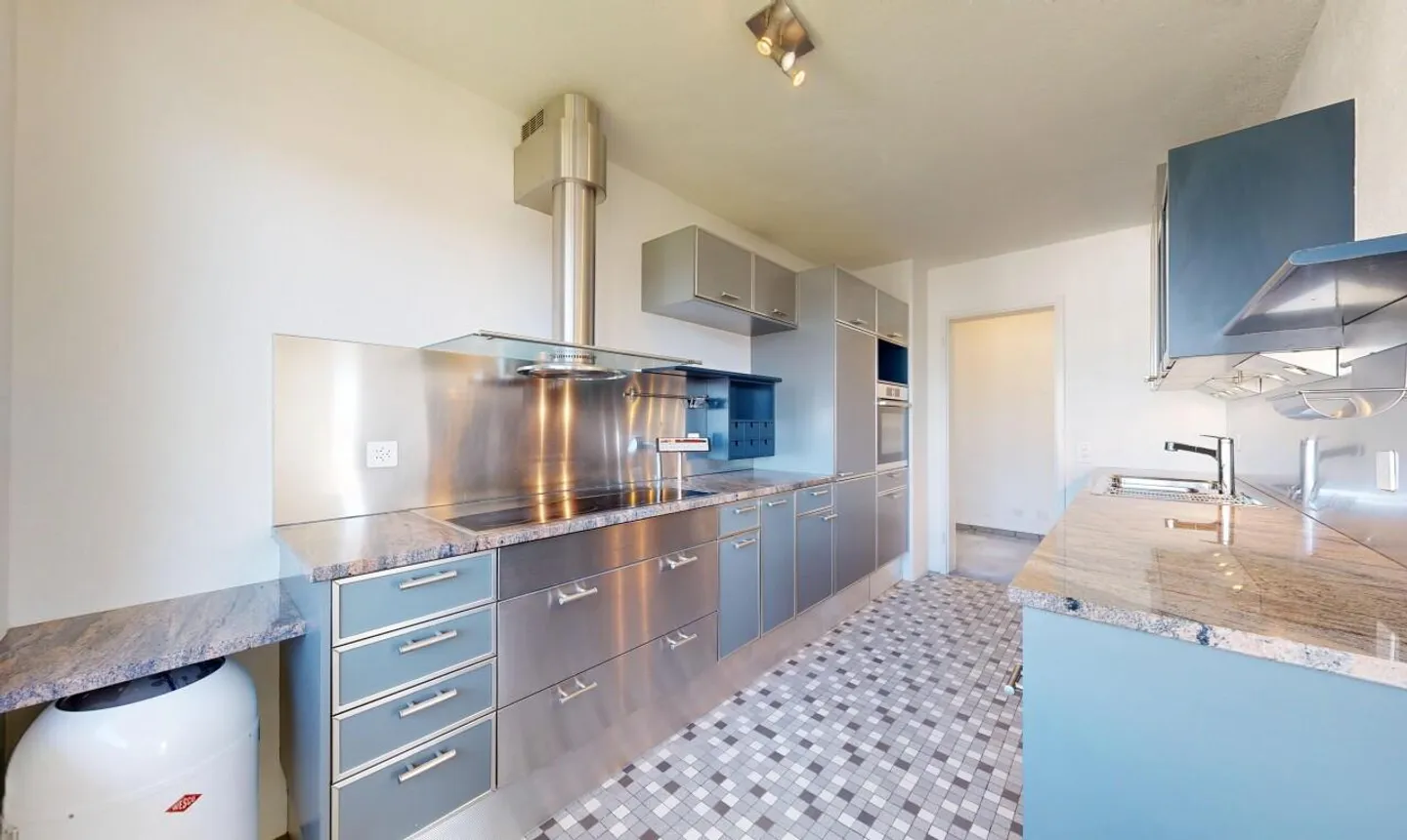 Light-flooded 4-room apartment with lake and mountain views in Meilen - Photo 9 of 11