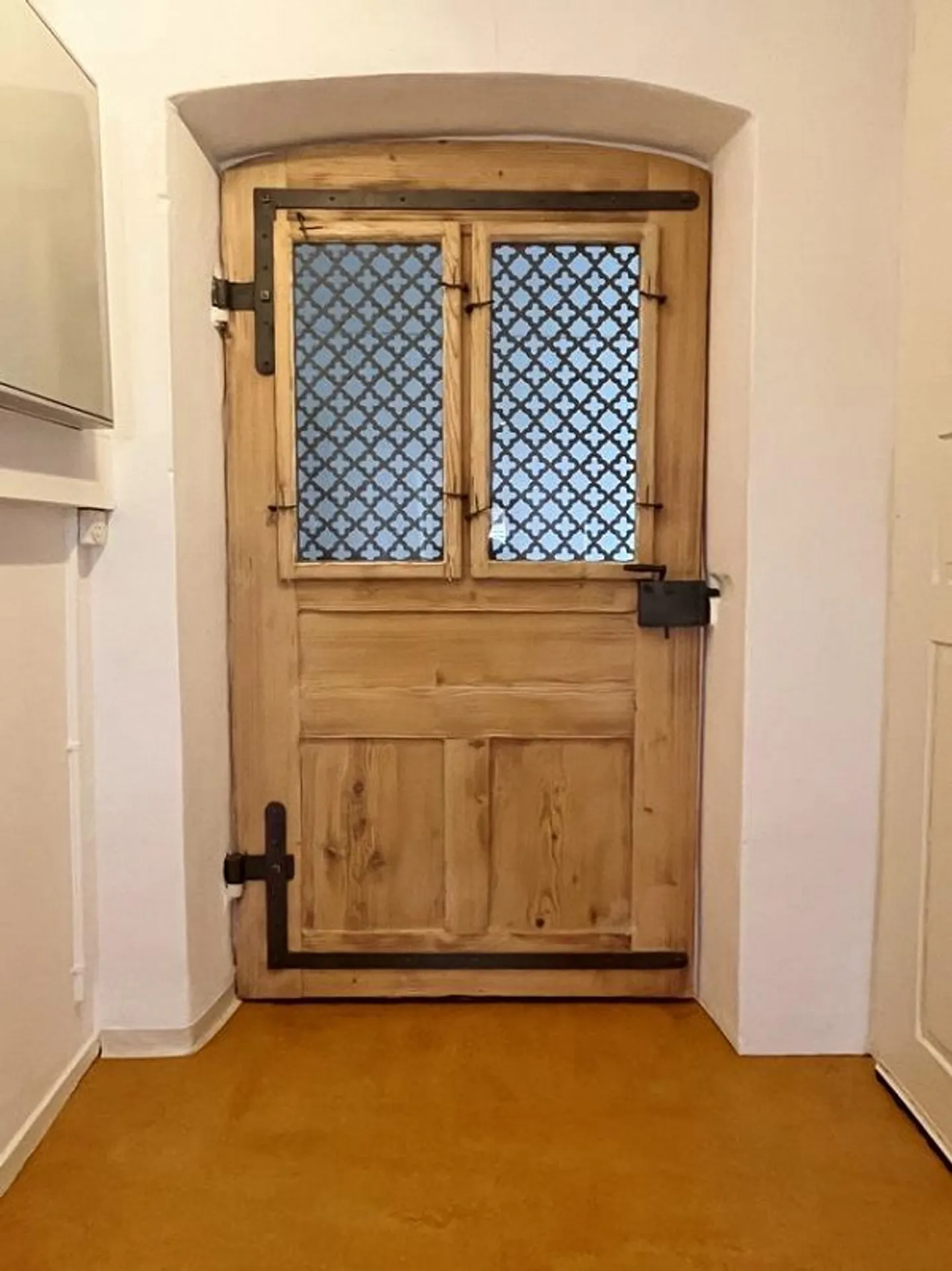 Large residential building / former restaurant with Spycher - Photo 3 of 27