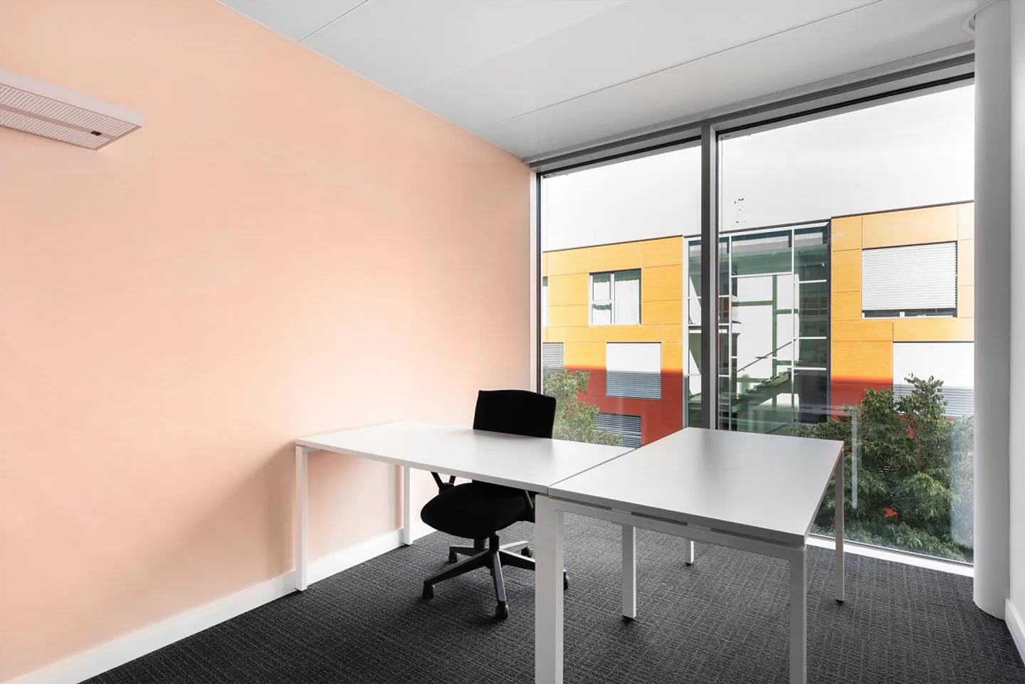 Privater Büroraum für 2 Personen bei Regus Station Lakeside - Foto 2 von 7