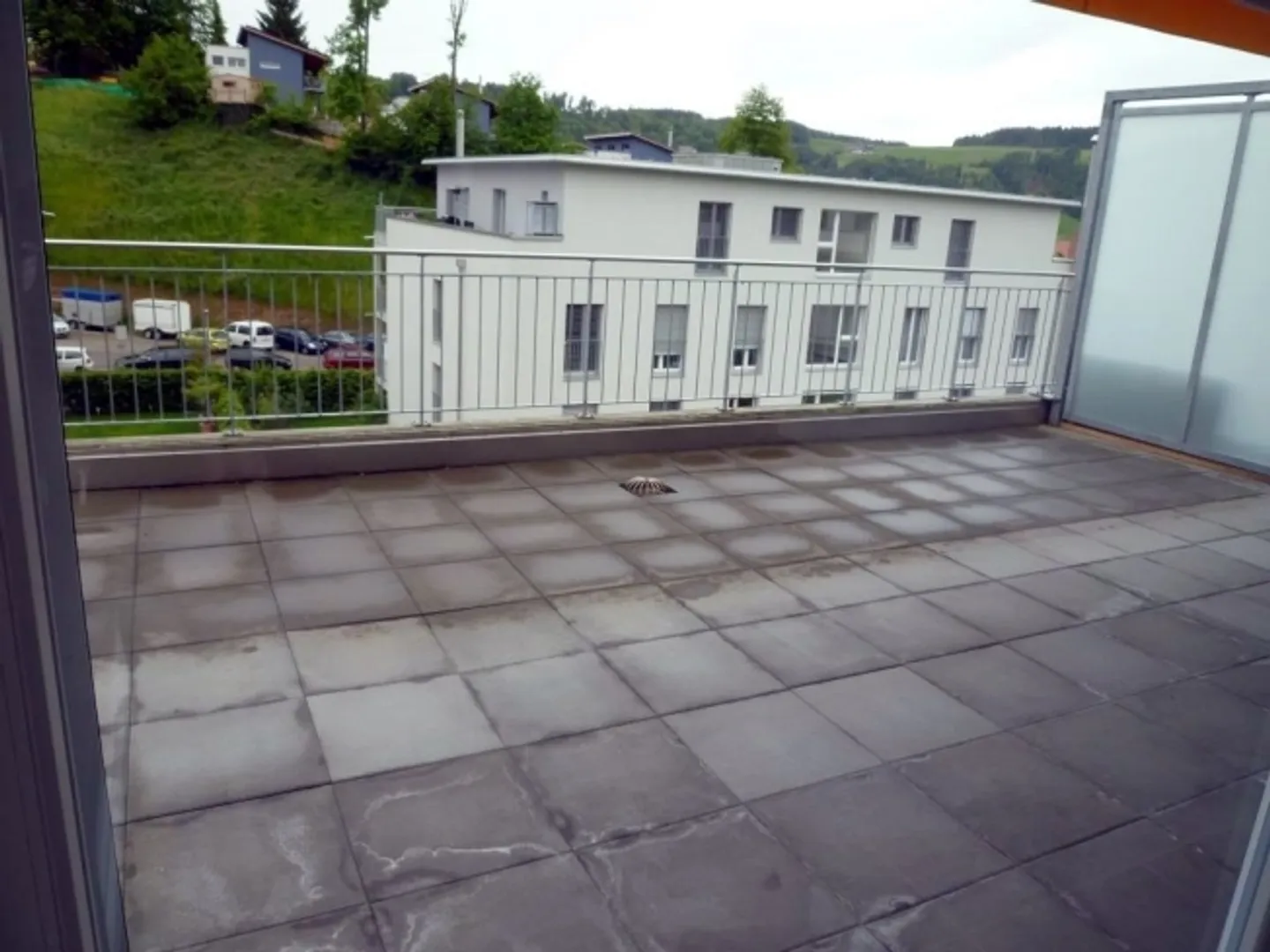 Top modern 3.5-room attic apartment in Boll - Photo 7 of 8