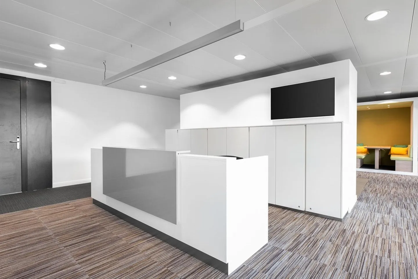 Privater Büroraum für 2 Personen bei Regus Station Lakeside - Foto 3 von 7