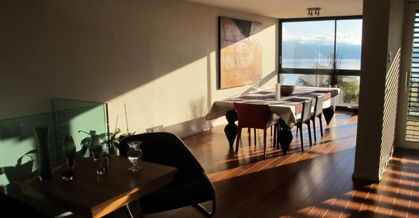 PRÄCHTIGE 4-ZIMMER-WOHNUNG MIT PANORAMABLICK IN LUTRY - Foto 5 von 13
