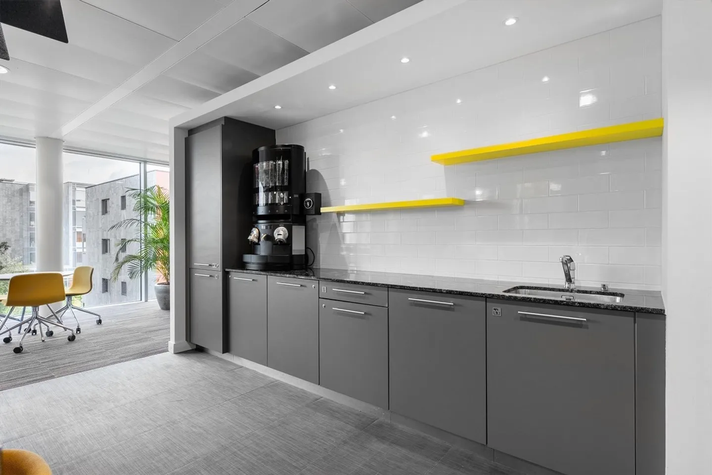Privater Büroraum für 2 Personen bei Regus Station Lakeside - Foto 7 von 7