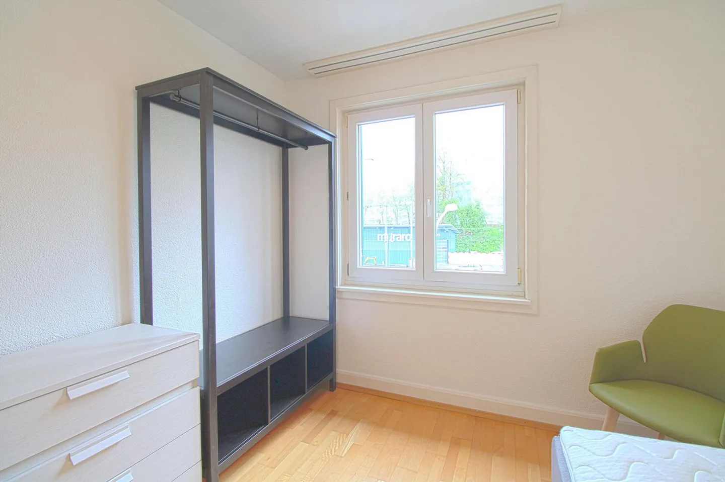 Furnished room in modernised apartment in a top location - Photo 4 of 4