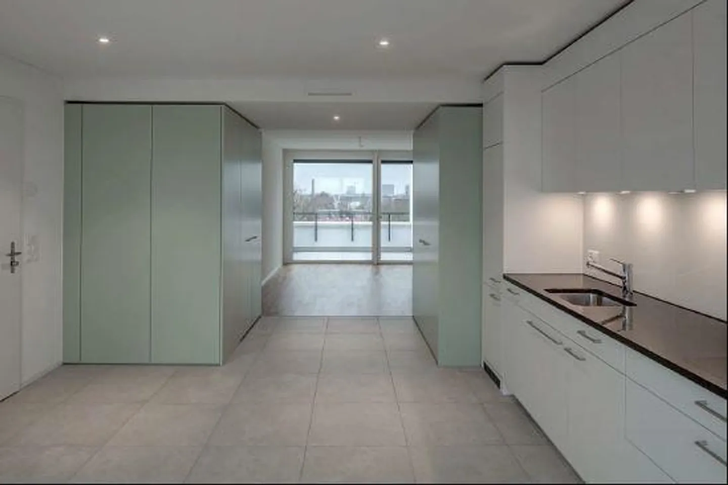 moderno, luminoso e spazioso - Foto 3 di 5