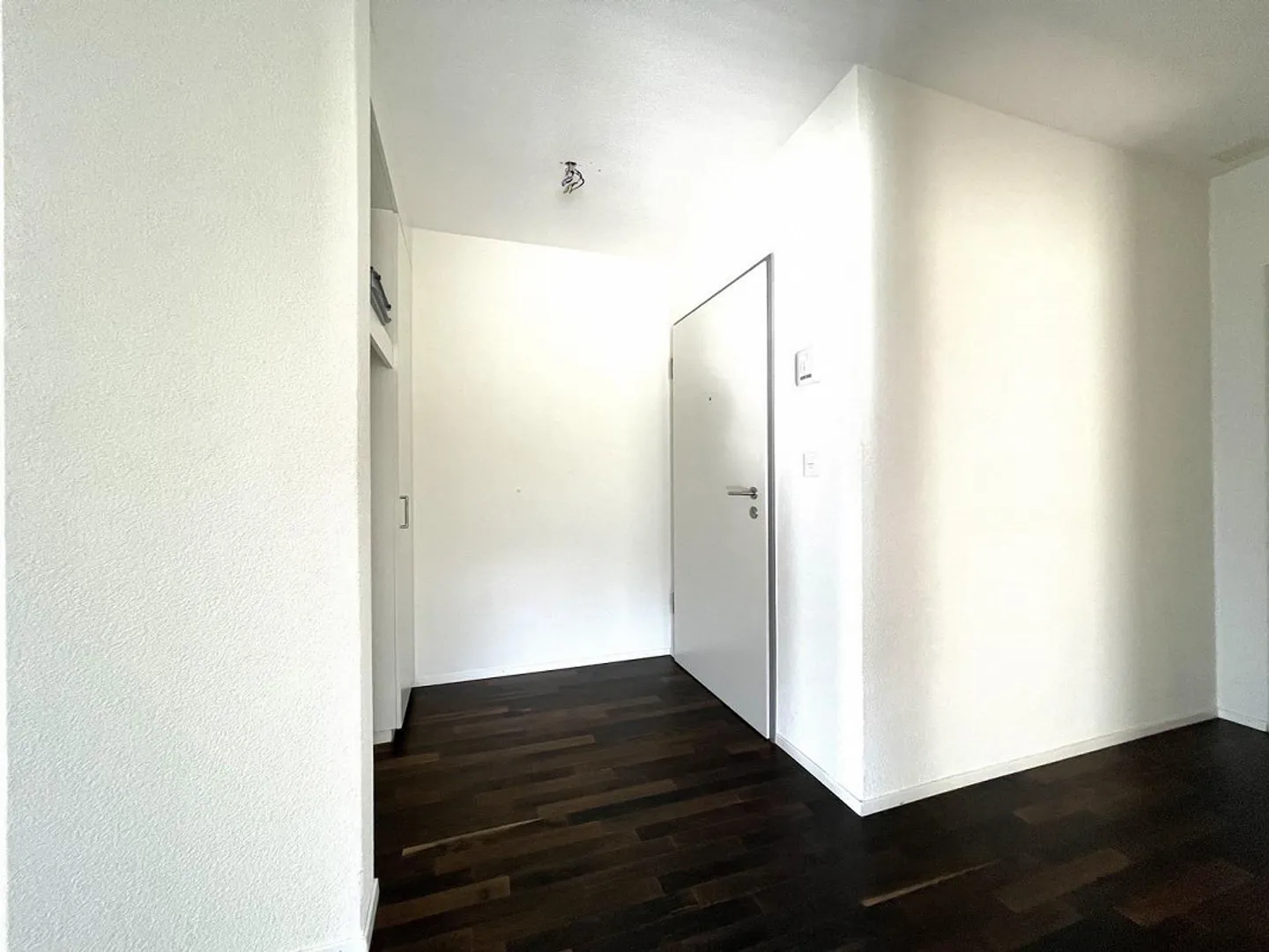 Ampio appartamento di 3½ locali in una posizione privilegiata - Foto 9 di 11