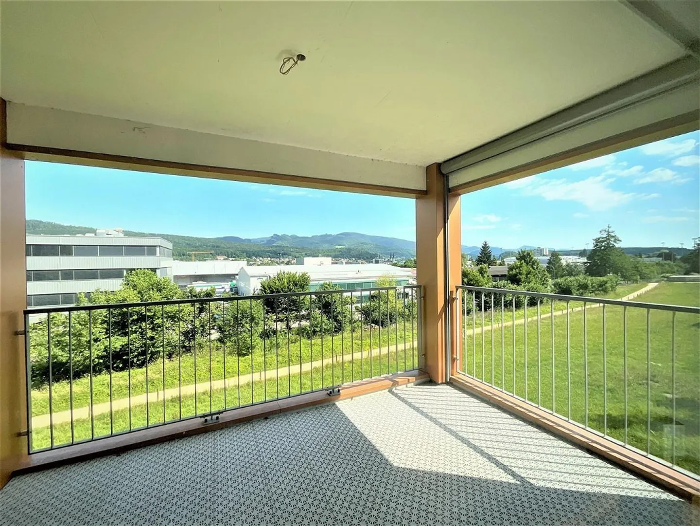 Ampio appartamento di 3½ locali in una posizione privilegiata - Foto 10 di 11