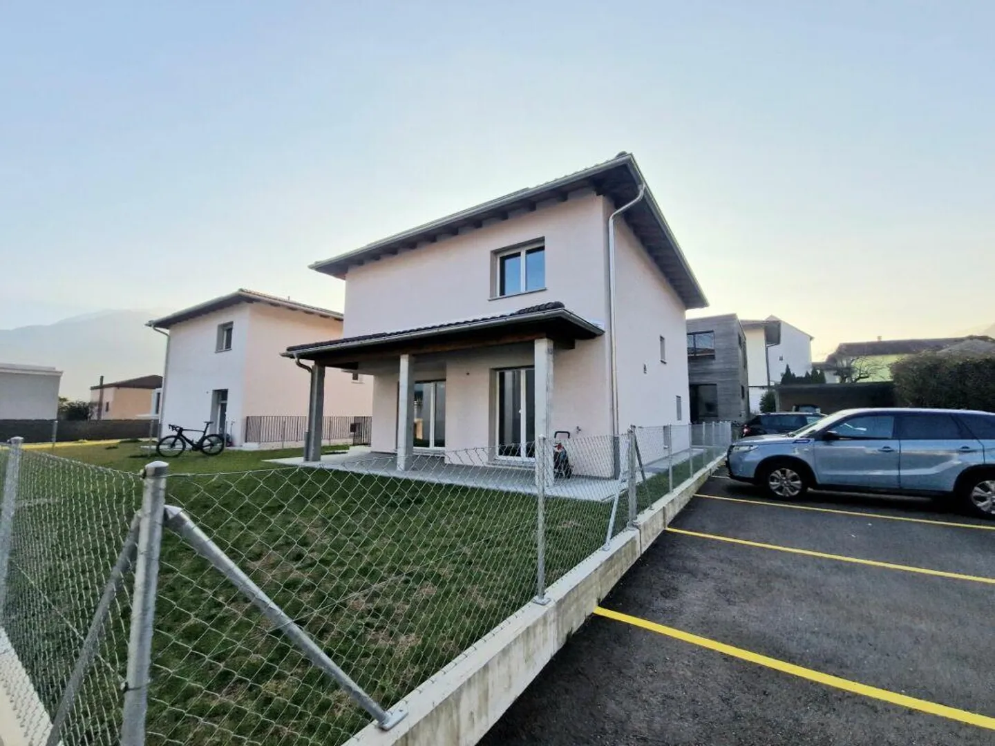 À VENDRE À CUGNASCO - NOUVEAUX MAISONS INDIVIDUELLES DE 5,5 PIÈCES DANS UN ENDROIT CALME - Photo 1 sur 24