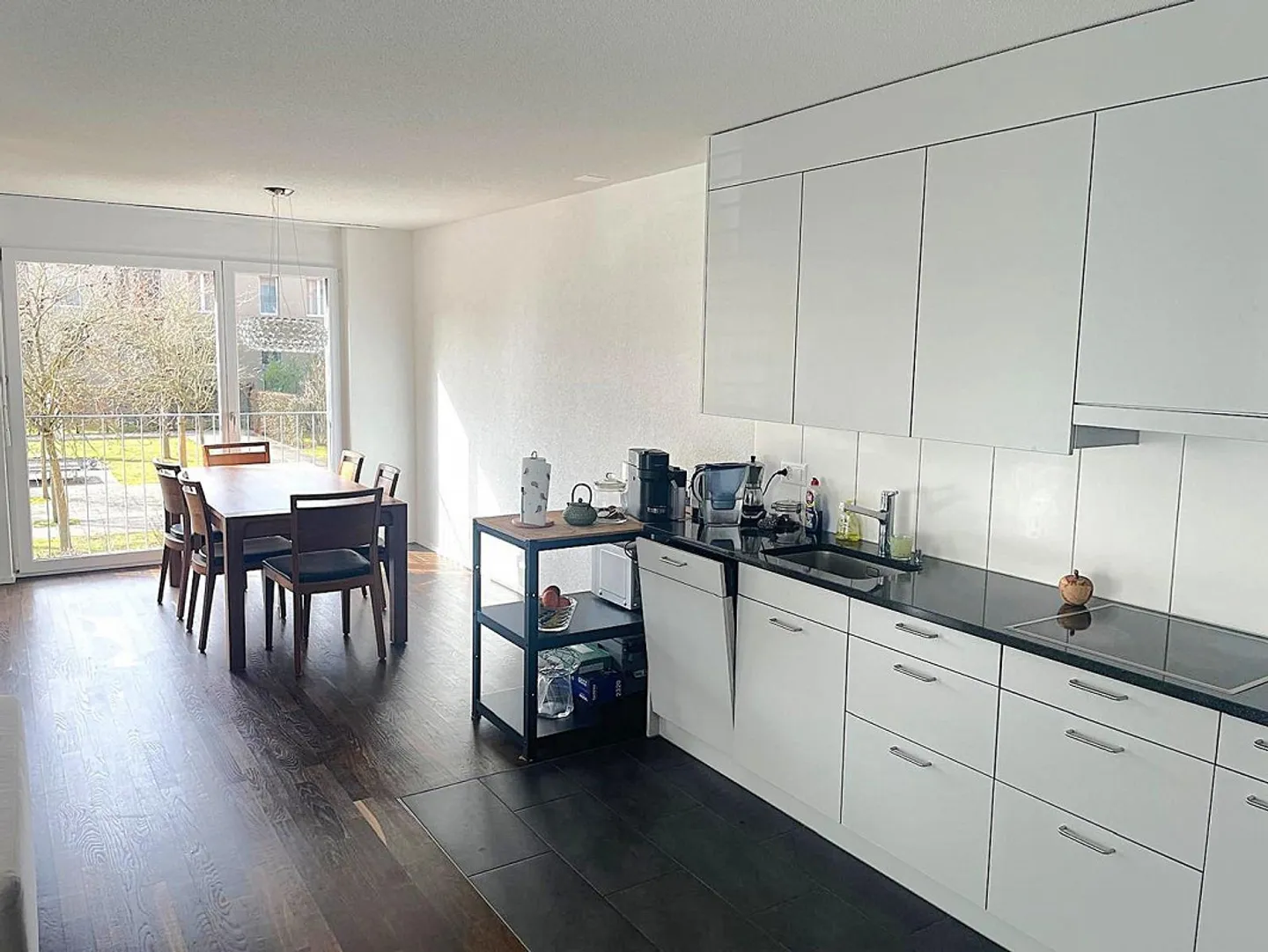 Ampio appartamento di 3½ locali in una posizione privilegiata - Foto 3 di 11