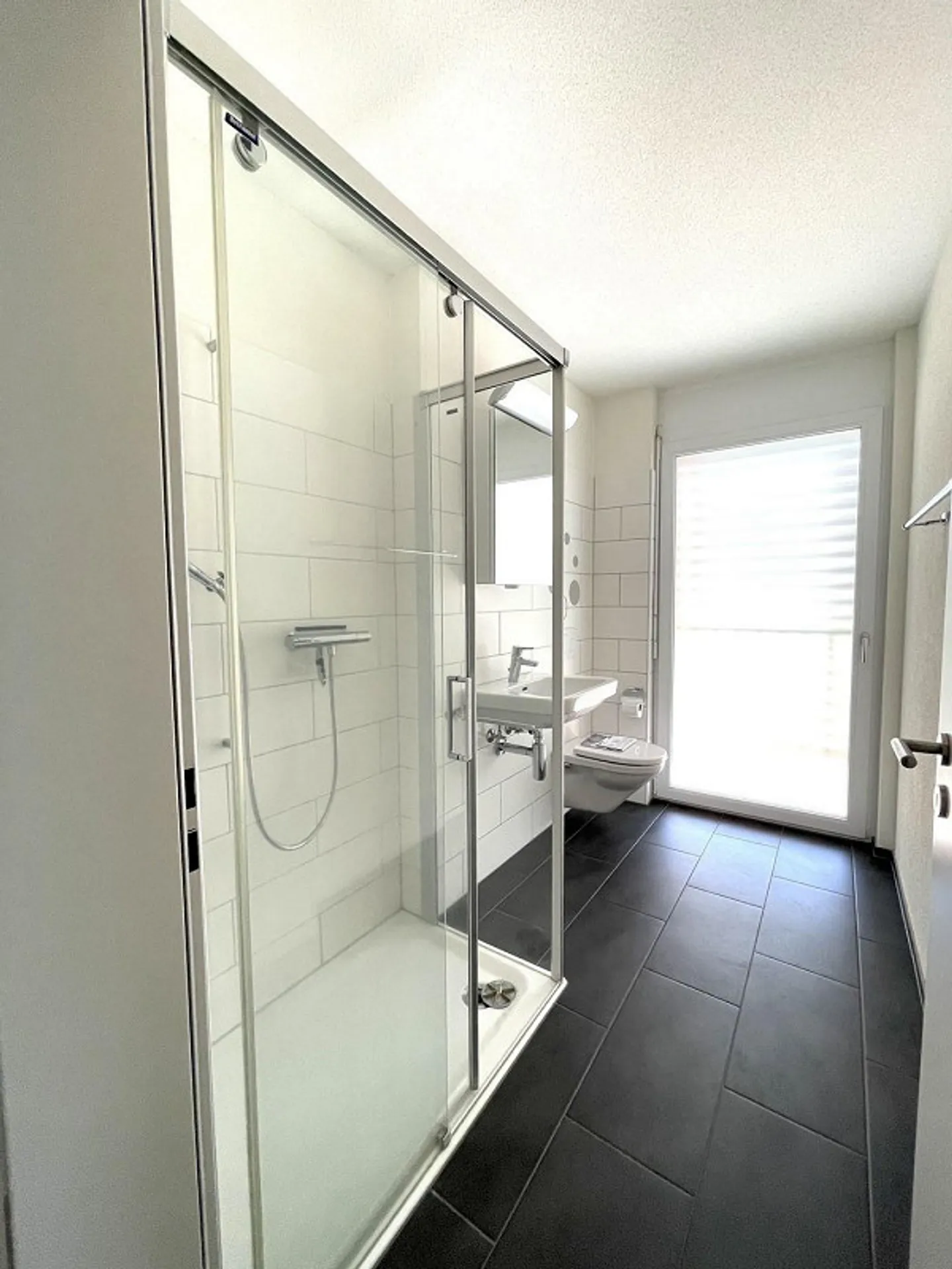 Ampio appartamento di 3½ locali in una posizione privilegiata - Foto 7 di 11