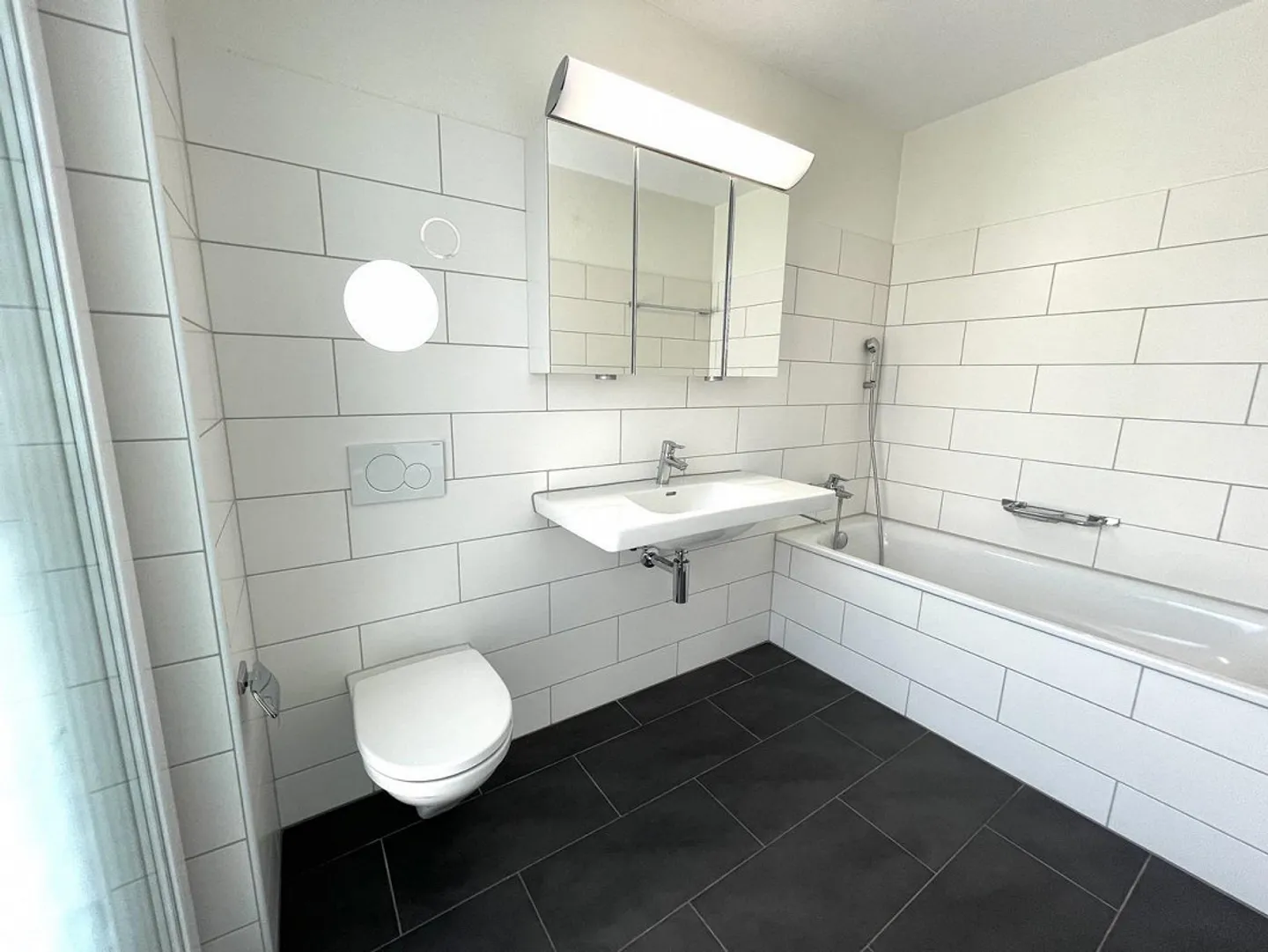 Ampio appartamento di 3½ locali in una posizione privilegiata - Foto 8 di 11