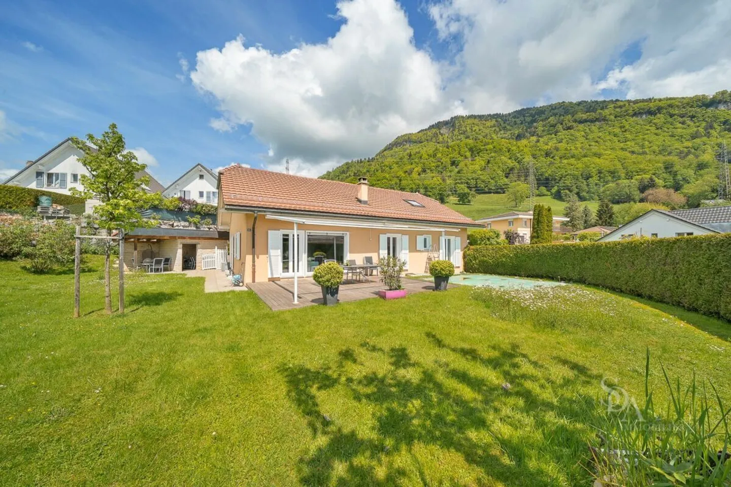 Grande e bella villa individuale - Foto 2 di 13