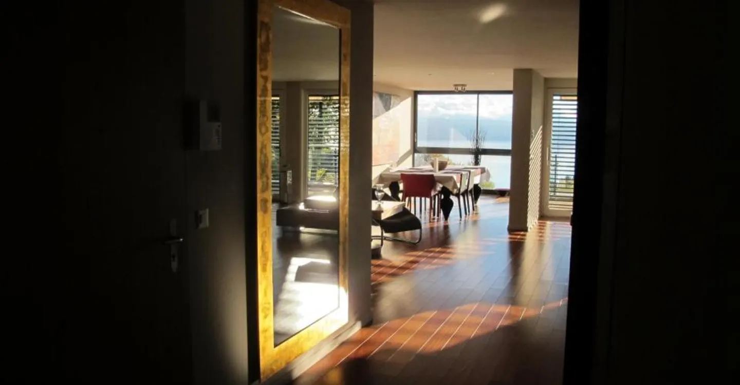 PRÄCHTIGE 4-ZIMMER-WOHNUNG MIT PANORAMABLICK IN LUTRY - Foto 9 von 13
