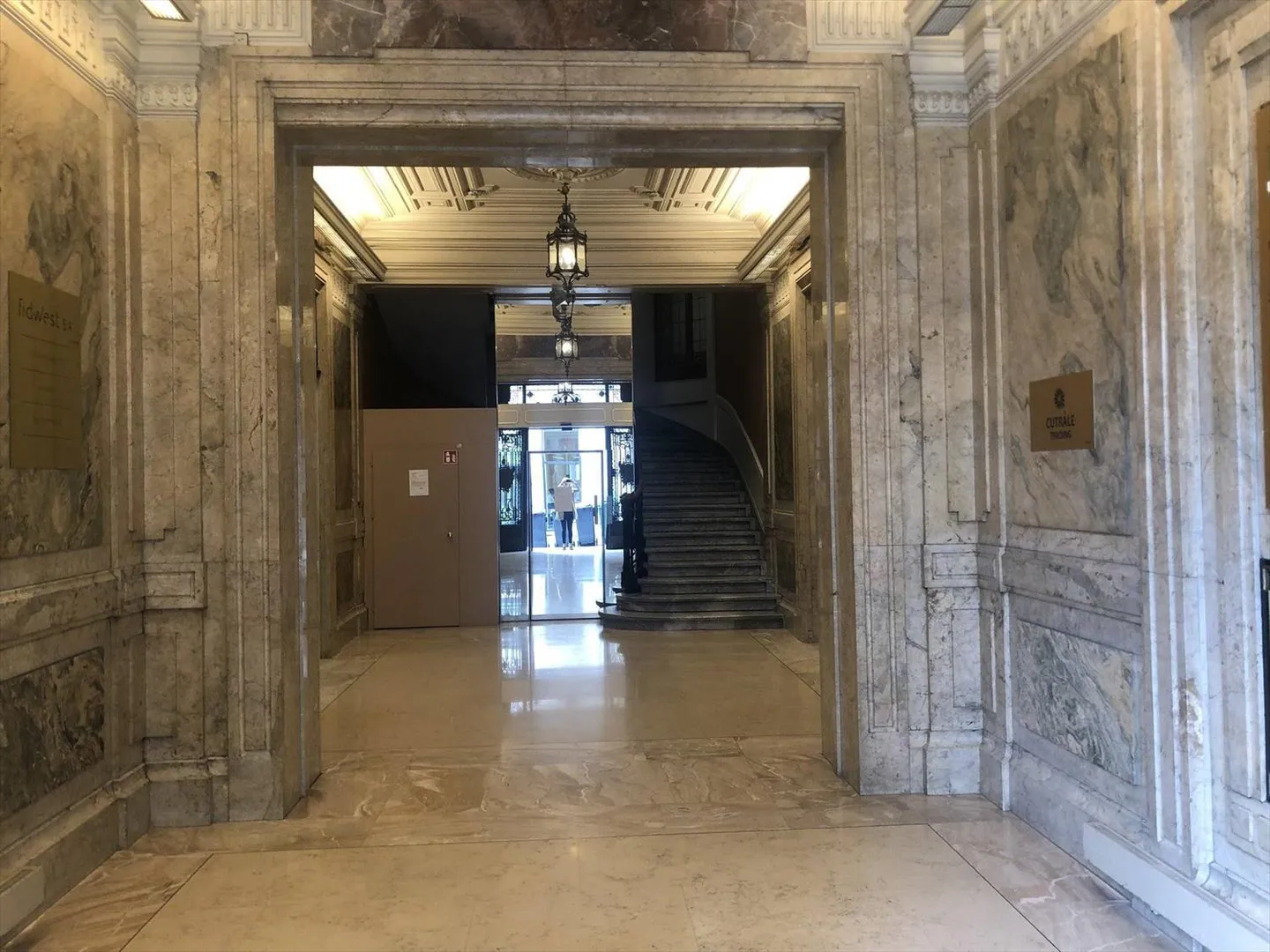 Secure storage area of 357 m2 in the city center - Photo 3 of 6