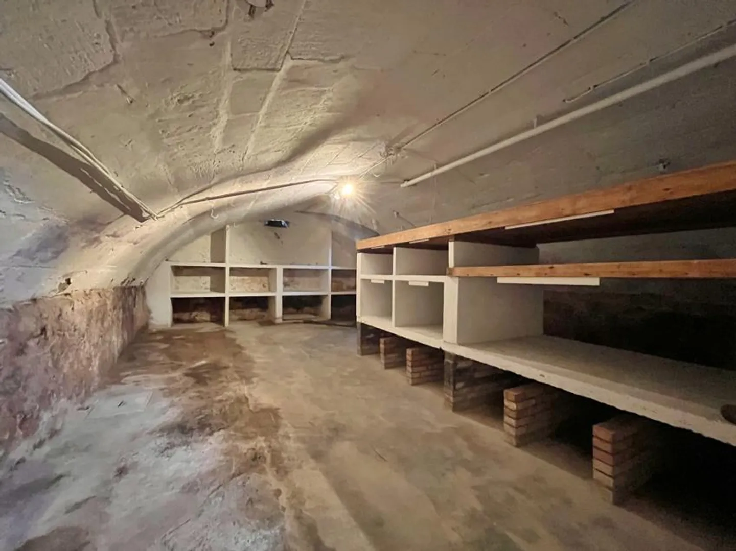 Large residential building / former restaurant with Spycher - Photo 24 of 27