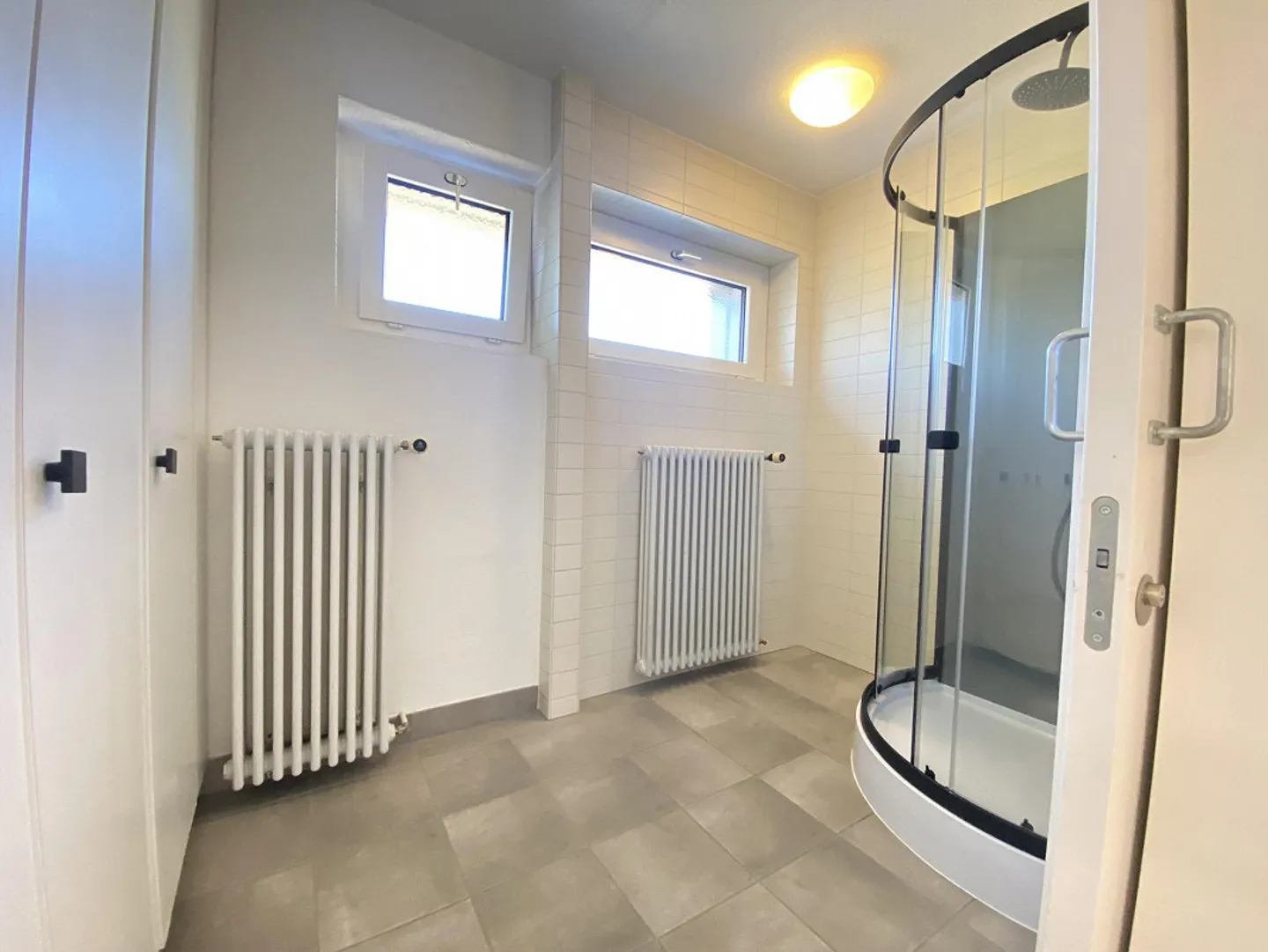 Appartamento luminoso e spazioso di 3,5 stanze con terrazza sul tetto e vista panoramica - Foto 5 di 6
