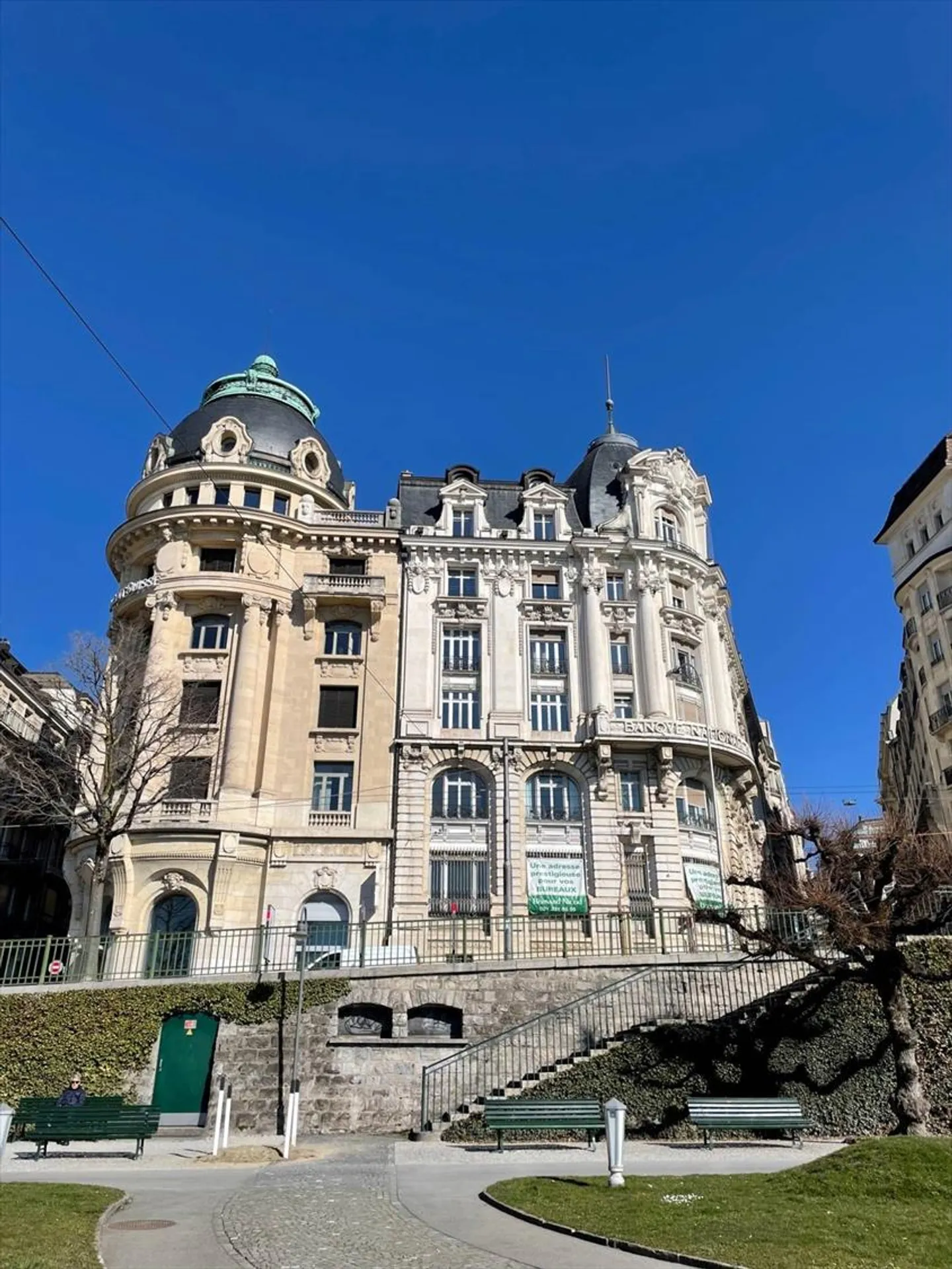 Secure storage area of 357 m2 in the city center - Photo 1 of 6