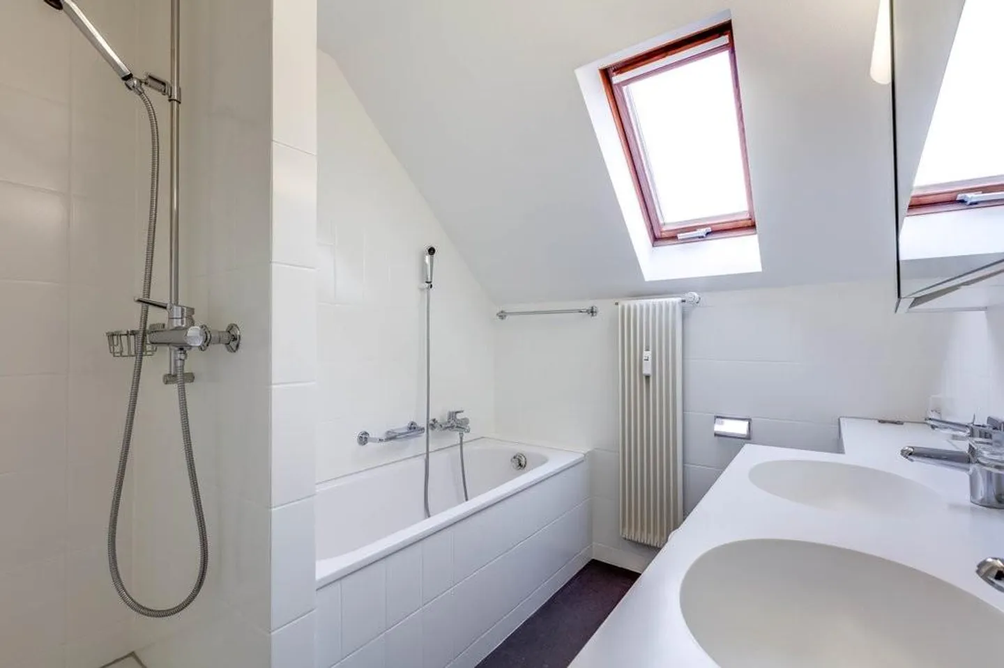 Family-friendly living on the outskirts of the city - Photo 3 of 12