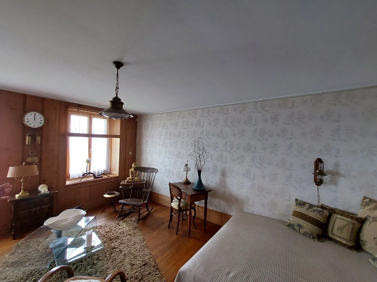Charming farmhouse with a view of the lake and the Alps, comprising two apartments and a barn - Photo 11 of 13