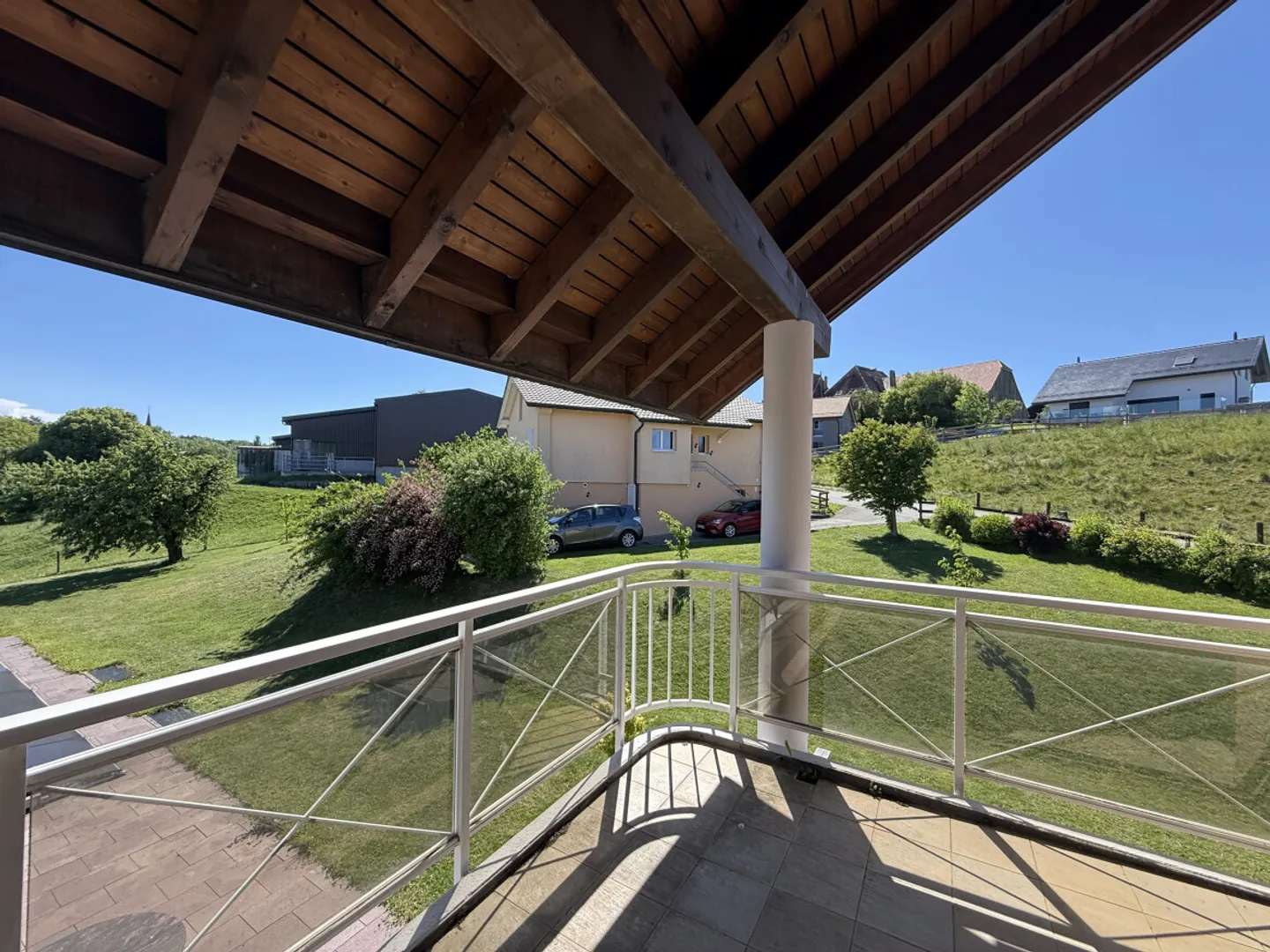 RENOVATED FAMILY HOUSE OF 210 M2 FOR RENT - Photo 1 of 13