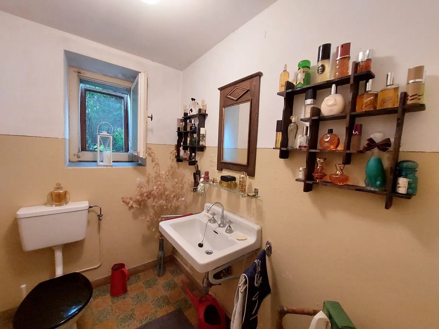 Charming farmhouse with a view of the lake and the Alps, comprising two apartments and a barn - Photo 13 of 13