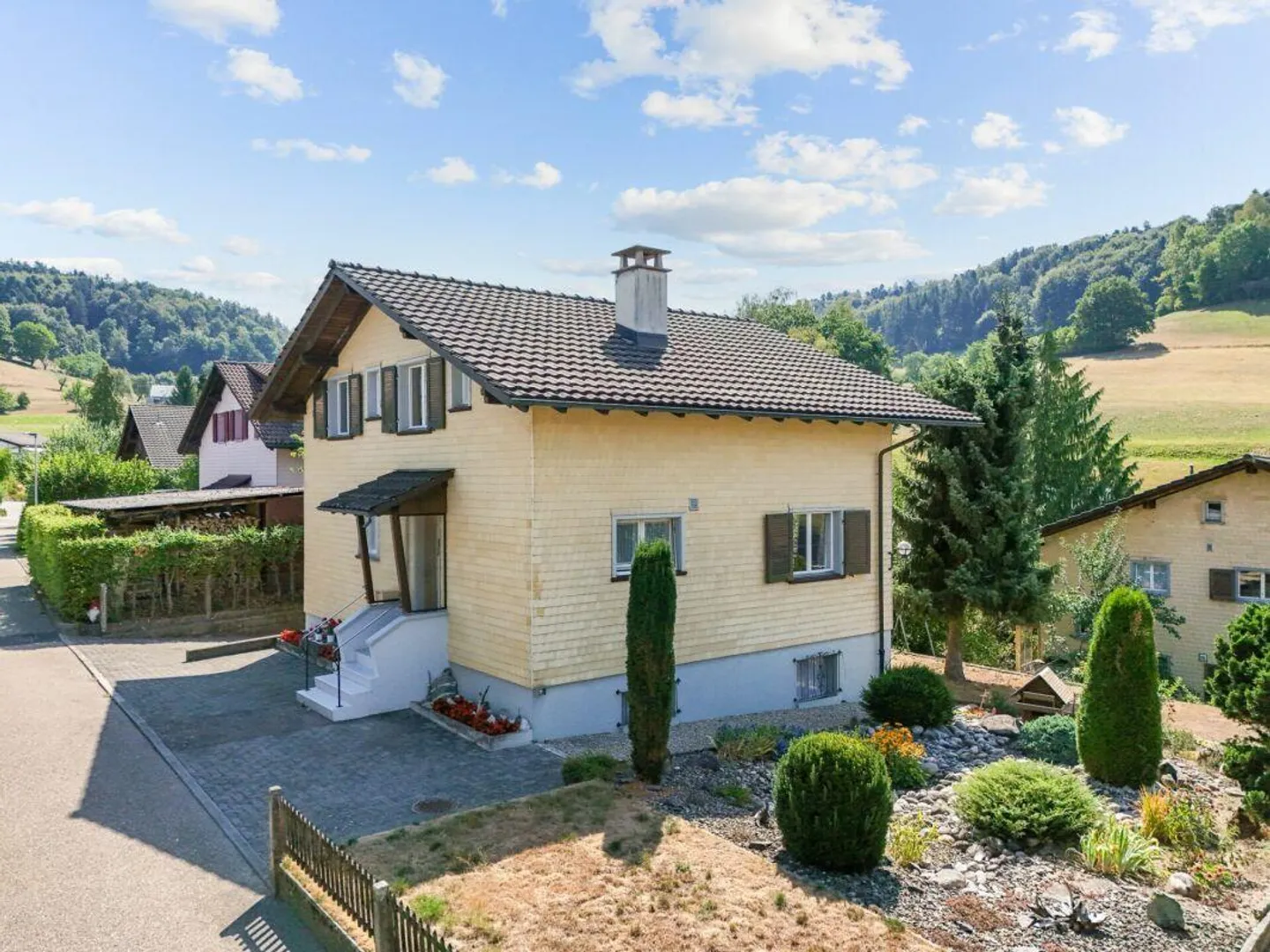Casa unifamiliare di 6½ stanze in una posizione tranquilla e soleggiata a Tempo... - Foto 1 di 14