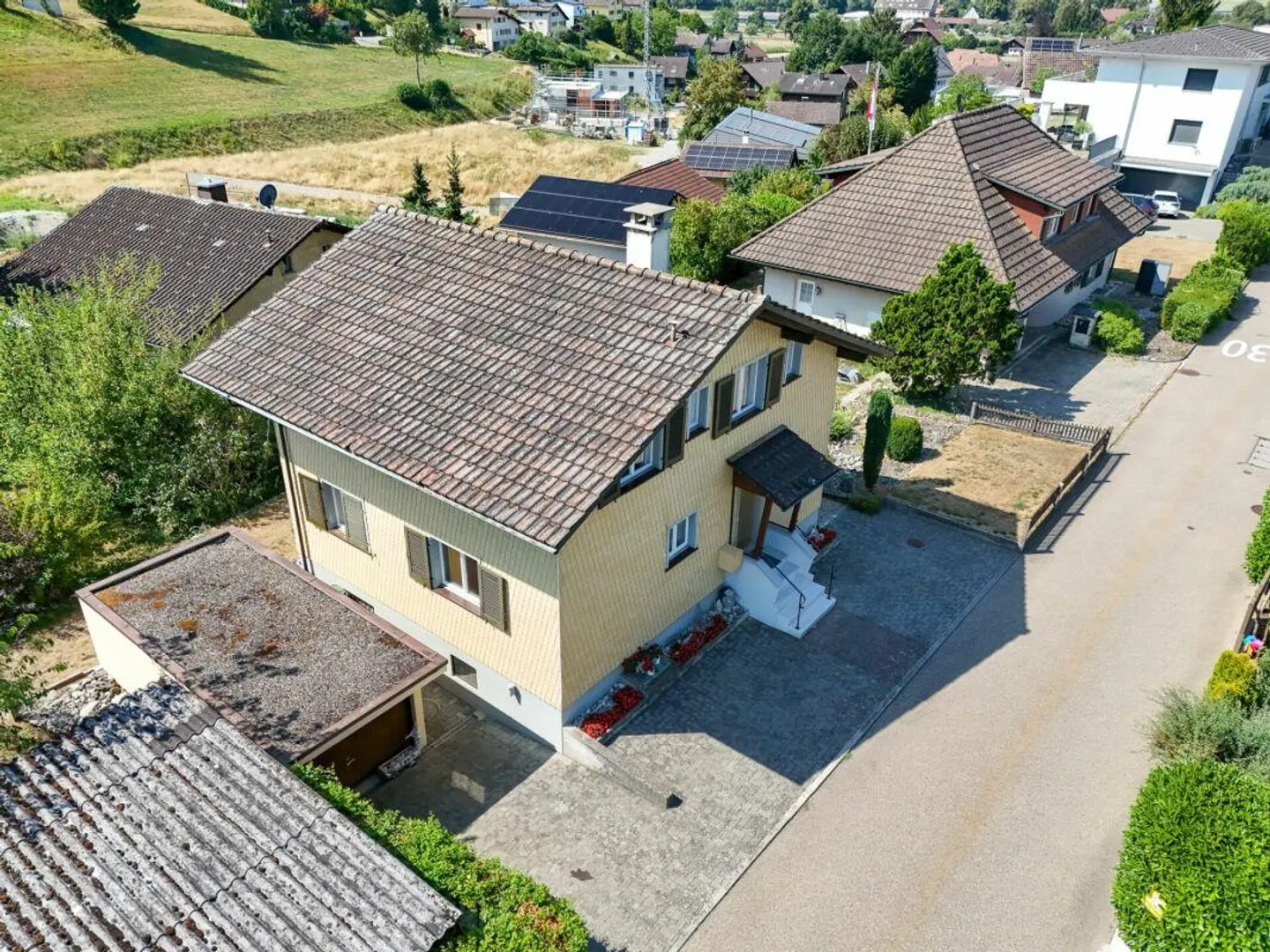 Casa unifamiliare di 6½ stanze in una posizione tranquilla e soleggiata a Tempo... - Foto 3 di 14