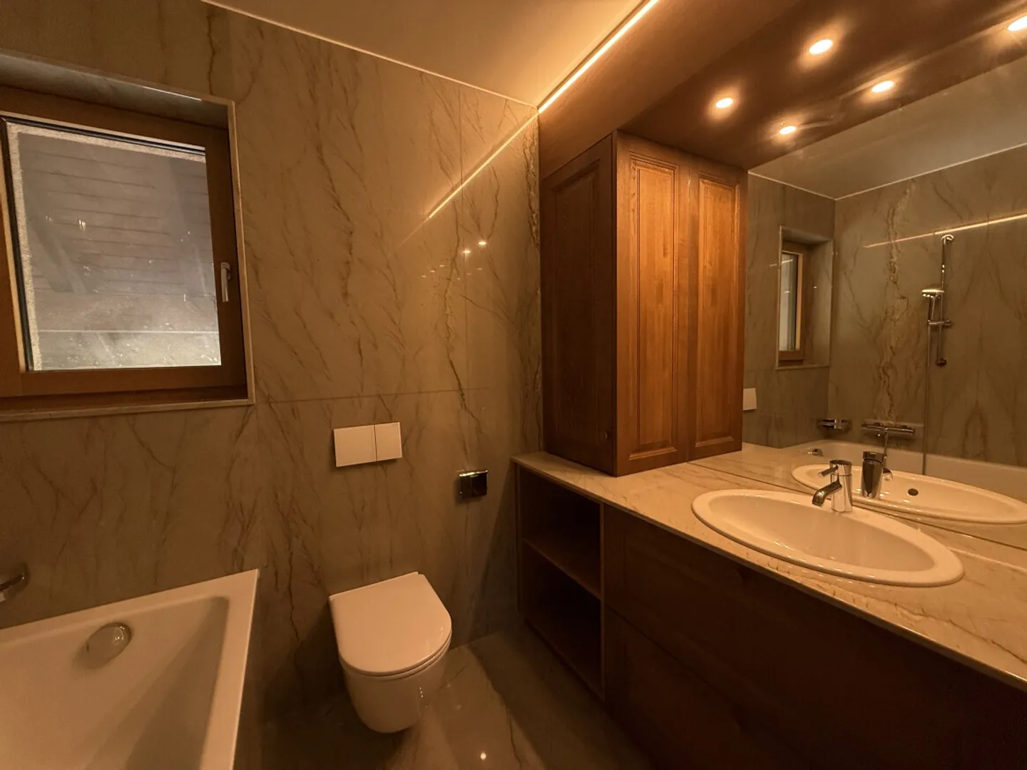 RENOVATED FAMILY HOUSE OF 210 M2 FOR RENT - Photo 9 of 13