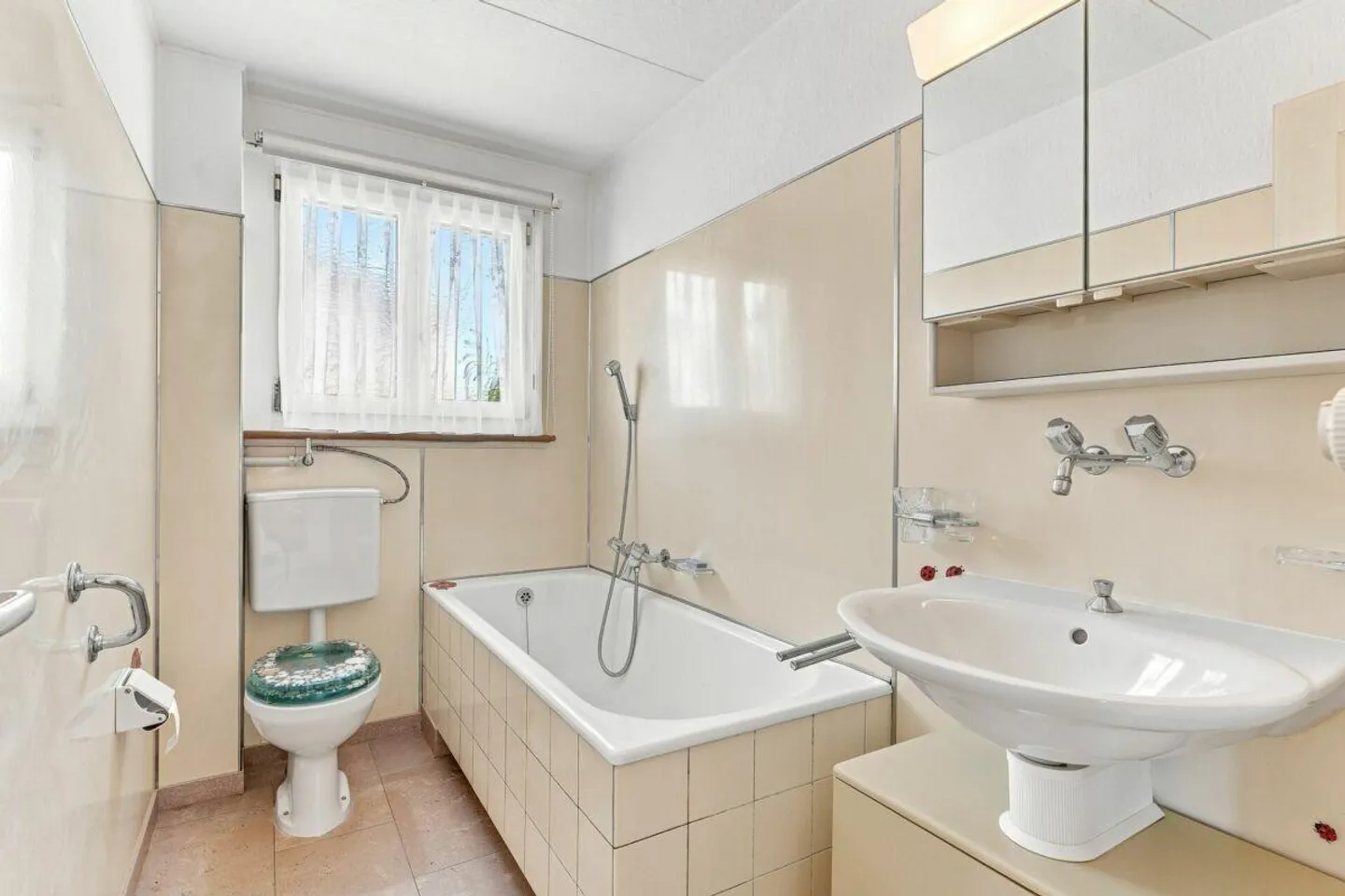 Casa unifamiliare di 6½ stanze in una posizione tranquilla e soleggiata a Tempo... - Foto 12 di 14