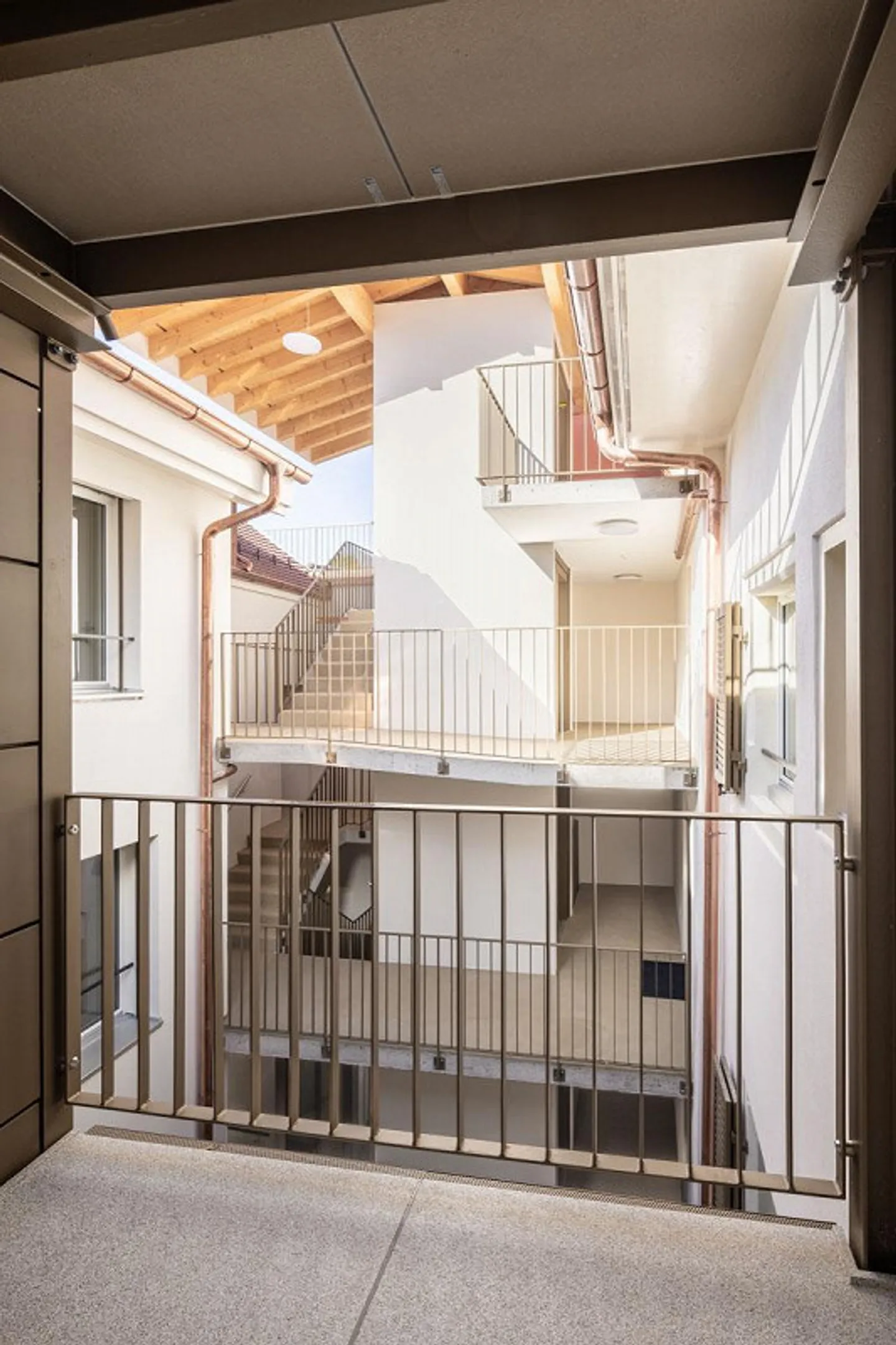 Appartamento antico di 4 1/2 stanze recentemente ristrutturato al Lichthof W8 - Foto 6 di 13