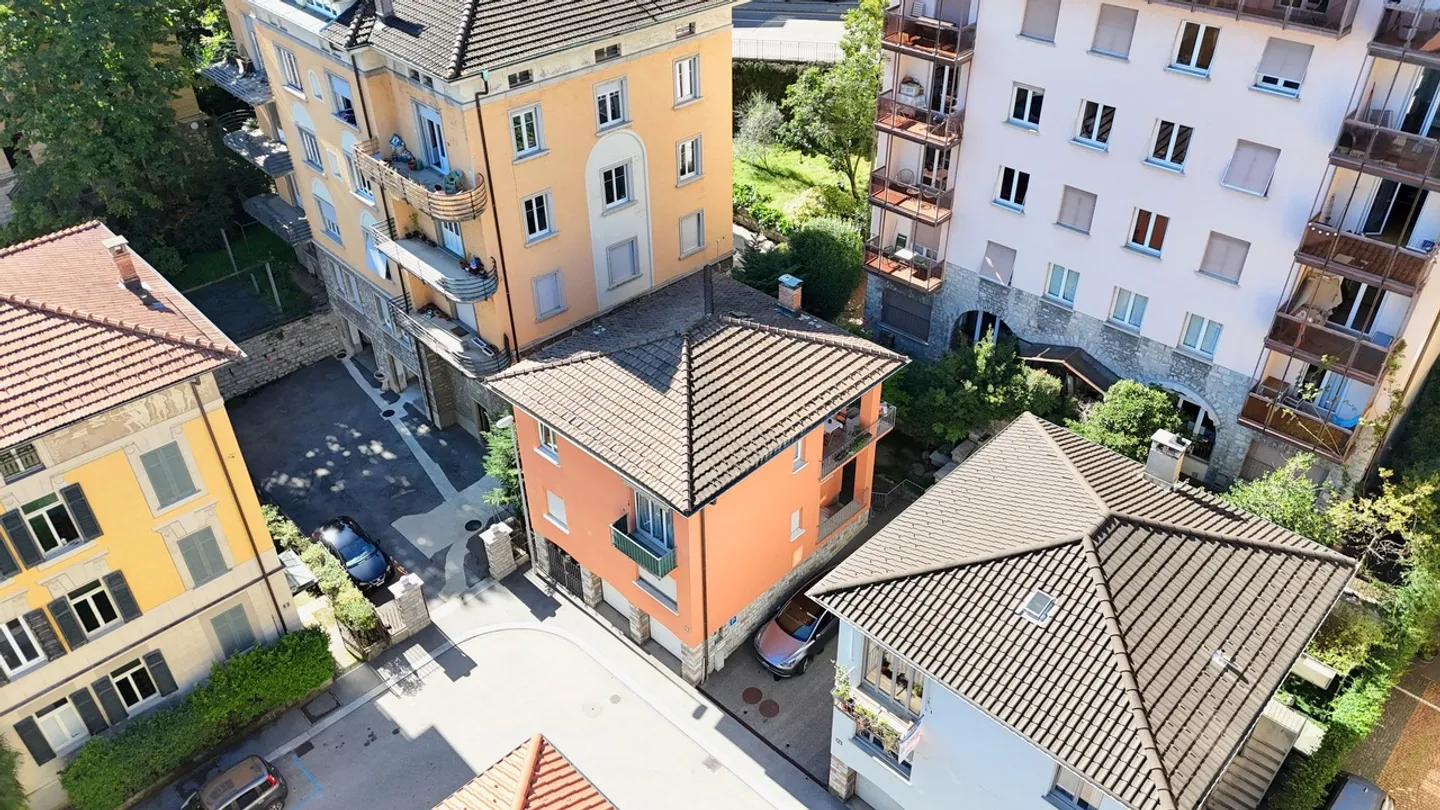 Casa bifamiliare con 2 Appartamenti e 2 Garage nel Cuore di Lugano - Foto 3 di 14
