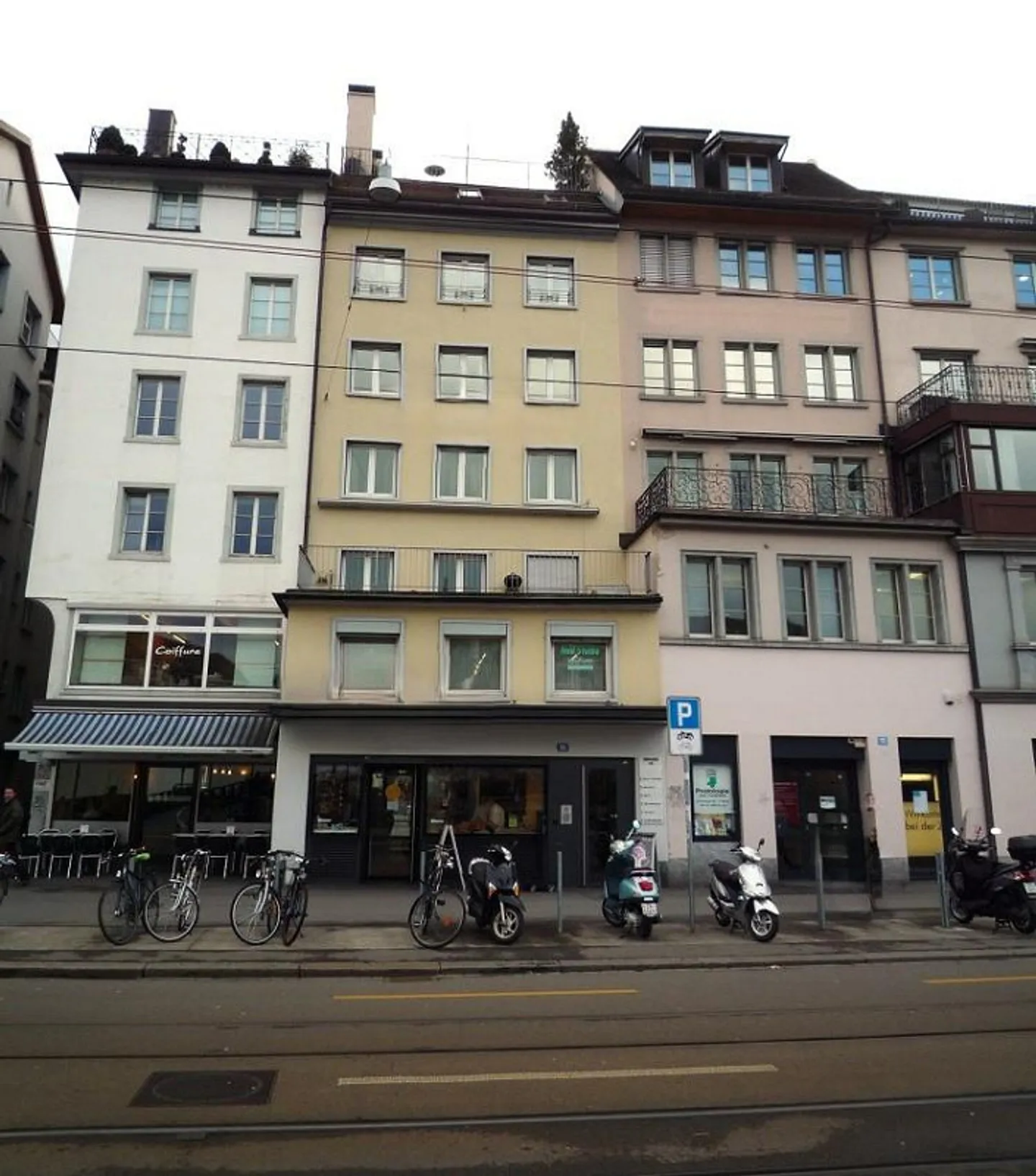 Light-flooded office space with roof terraces and view of the Limmat - Photo 1 of 7