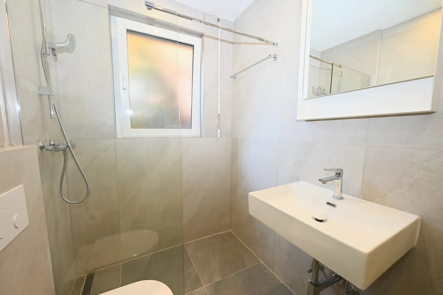 Casa bifamiliare con 2 Appartamenti e 2 Garage nel Cuore di Lugano - Foto 10 di 14