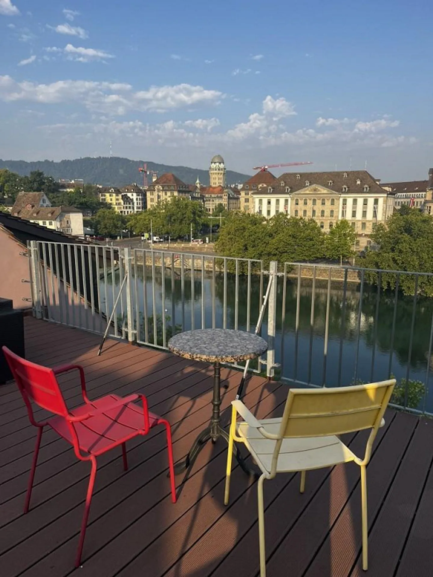 Light-flooded office space with roof terraces and view of the Limmat - Photo 2 of 7