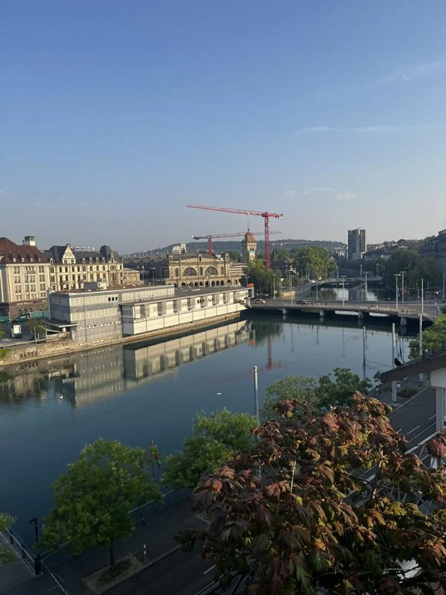 Light-flooded office space with roof terraces and view of the Limmat - Photo 3 of 7