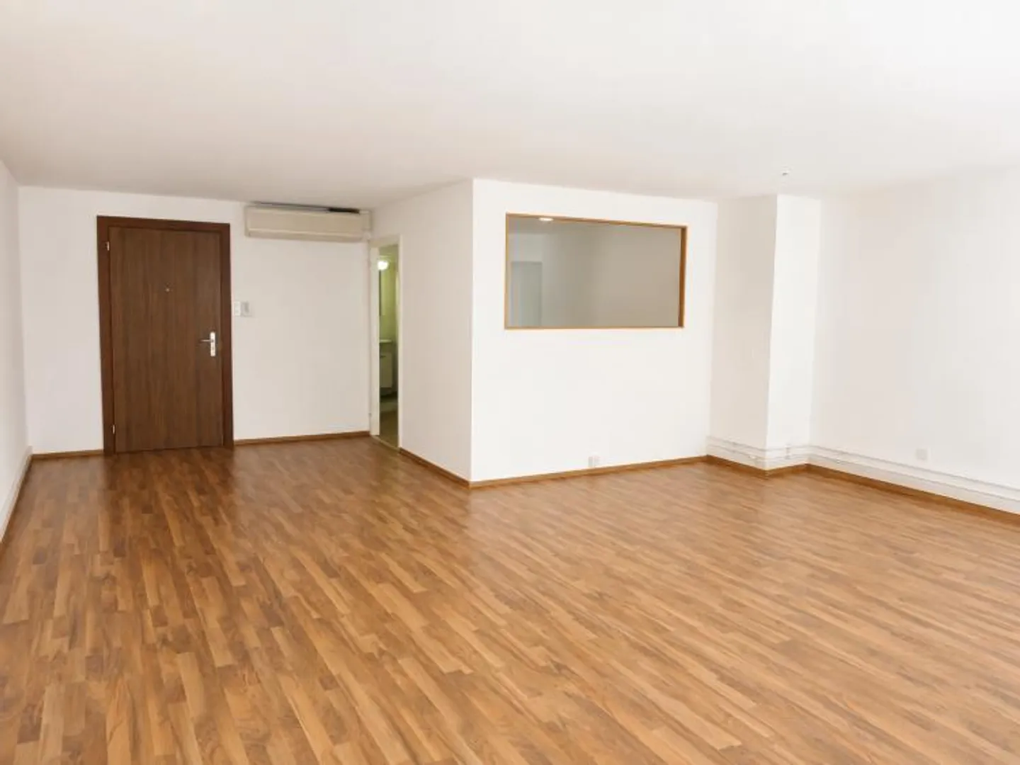 Light-flooded office space with roof terraces and view of the Limmat - Photo 4 of 7