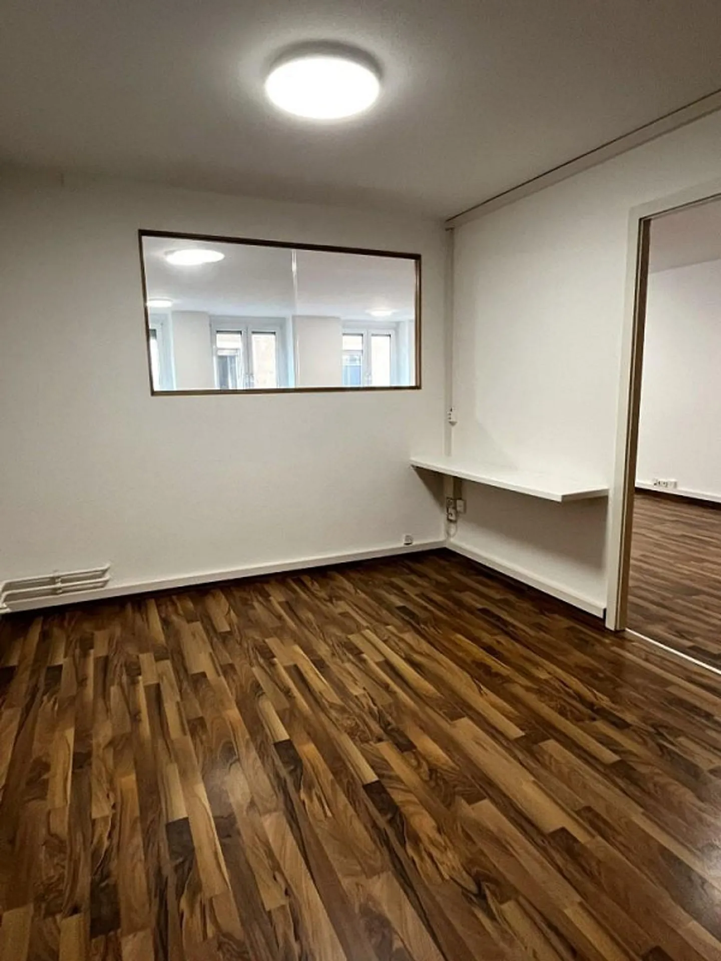 Light-flooded office space with roof terraces and view of the Limmat - Photo 6 of 7