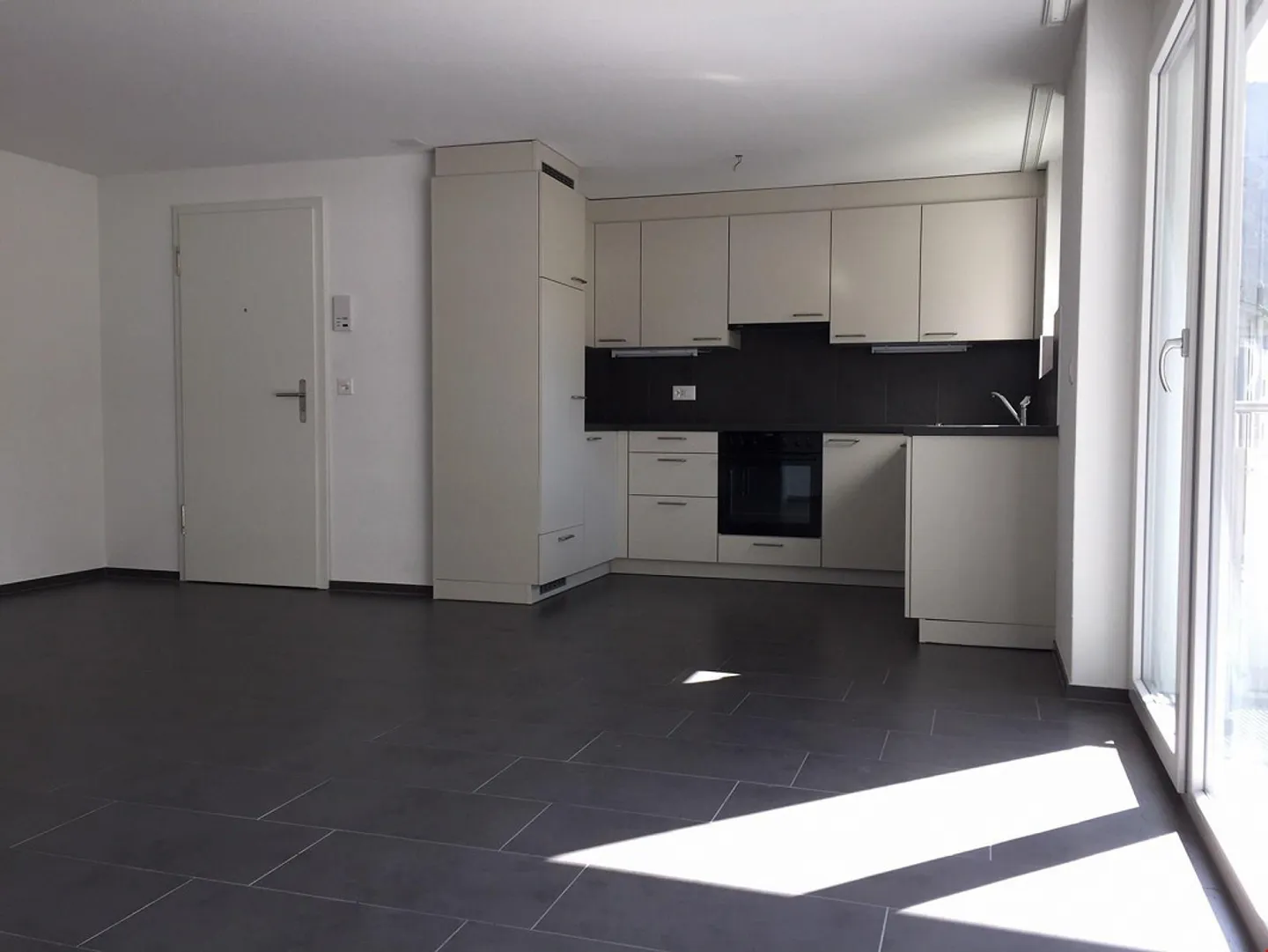 Sunny 3.5 room apartment in Steg, 1,570.- incl. NK - Photo 1 of 4