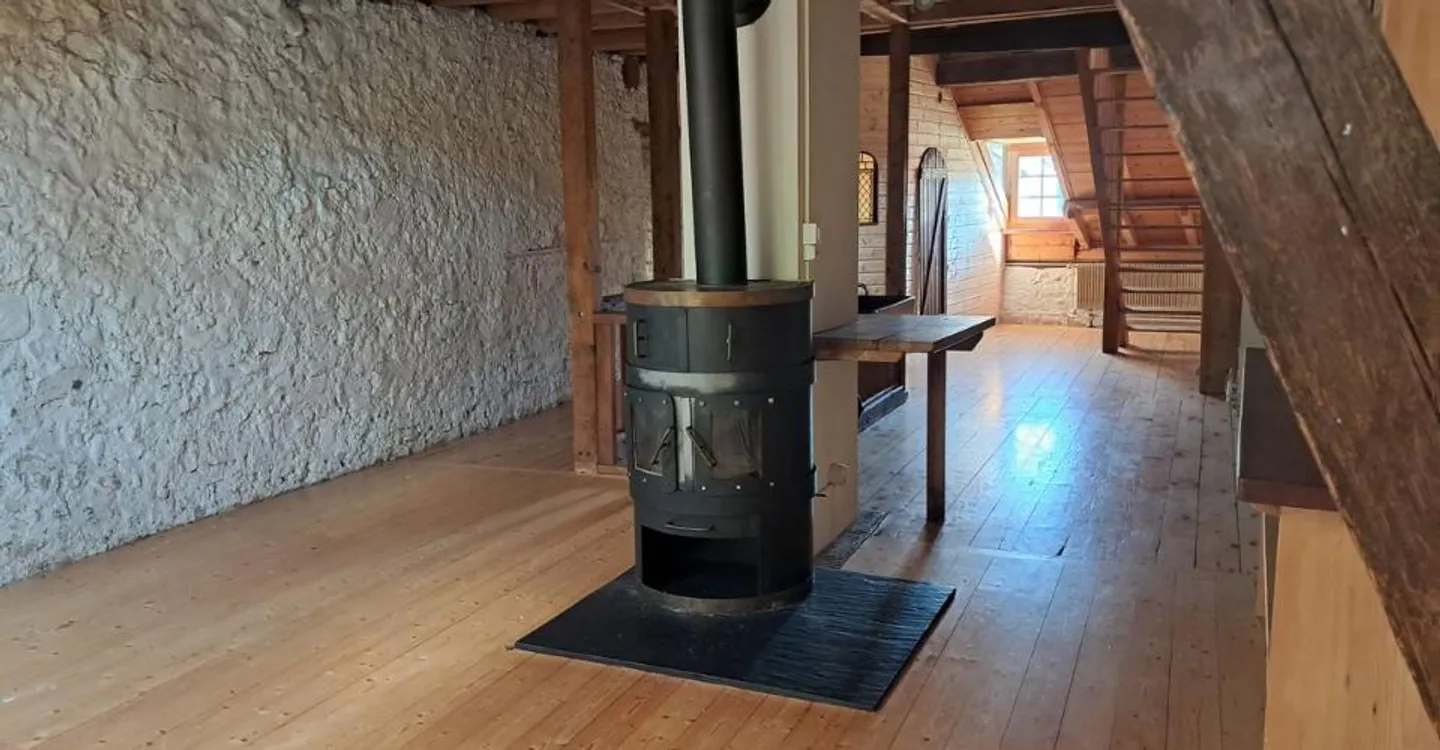 Une pépite nichée dans le bourg de Romainmôtier, atypique, idéal pour un Airbnb - Photo 3 of 11